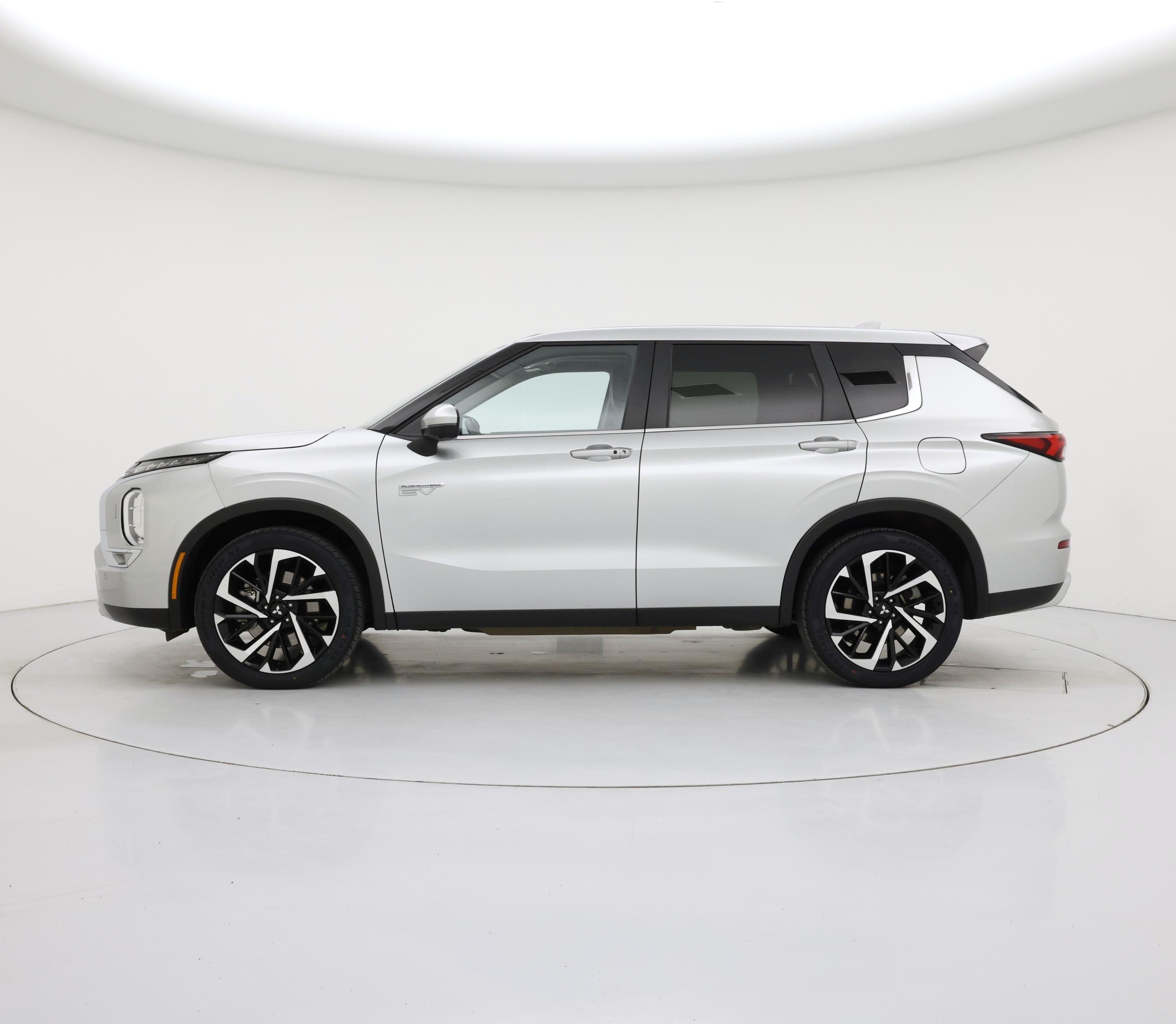 Thumbnail: 2024 Mitsubishi Outlander - 3