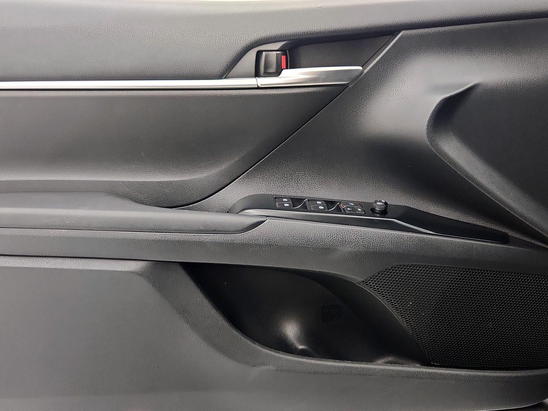 Thumbnail: 2018 Toyota Camry - 12