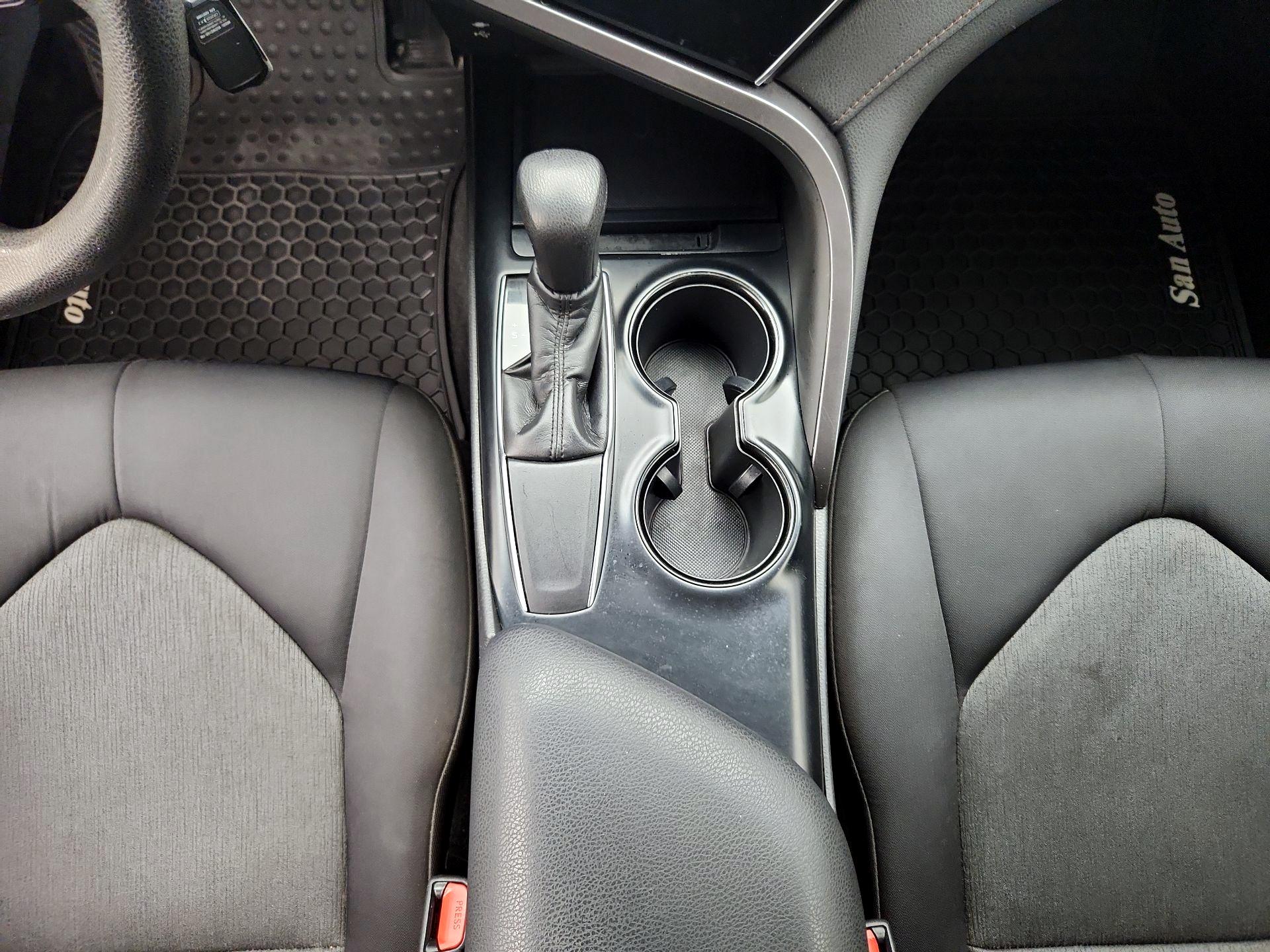 Thumbnail: 2018 Toyota Camry - 17