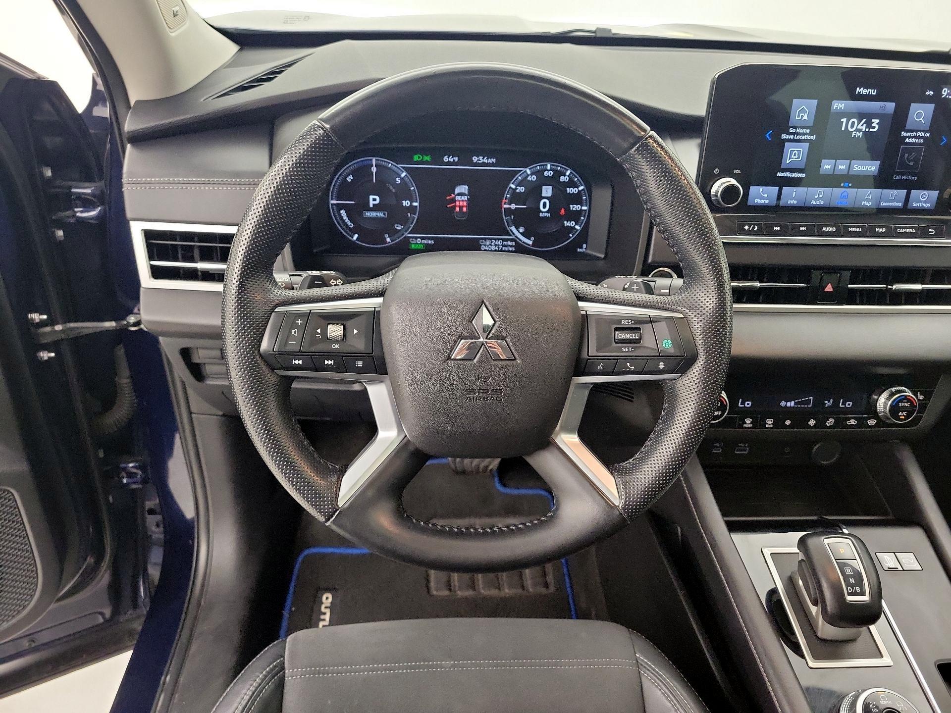Thumbnail: 2023 Mitsubishi Outlander - 10
