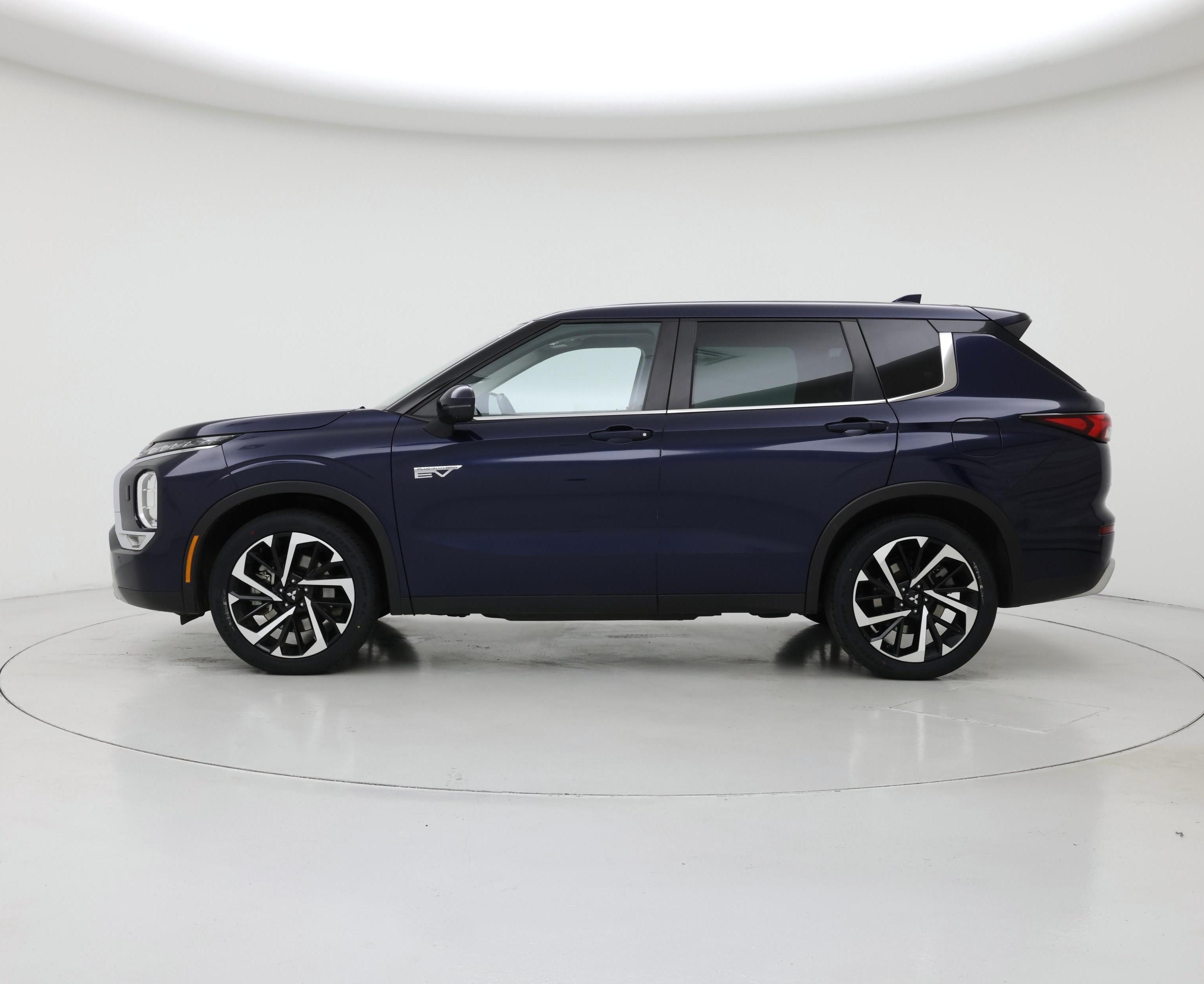 Thumbnail: 2023 Mitsubishi Outlander - 3