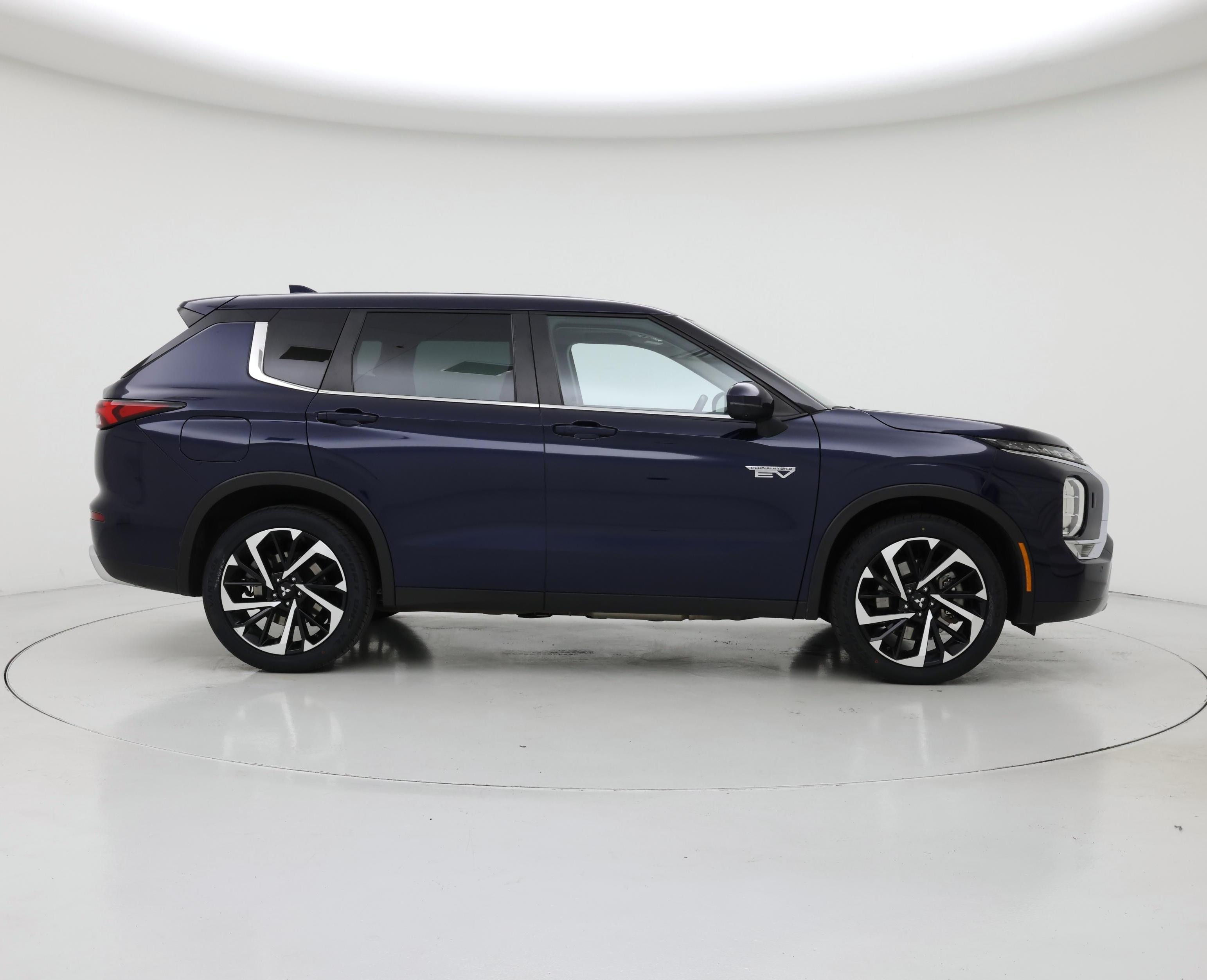 Thumbnail: 2023 Mitsubishi Outlander - 7