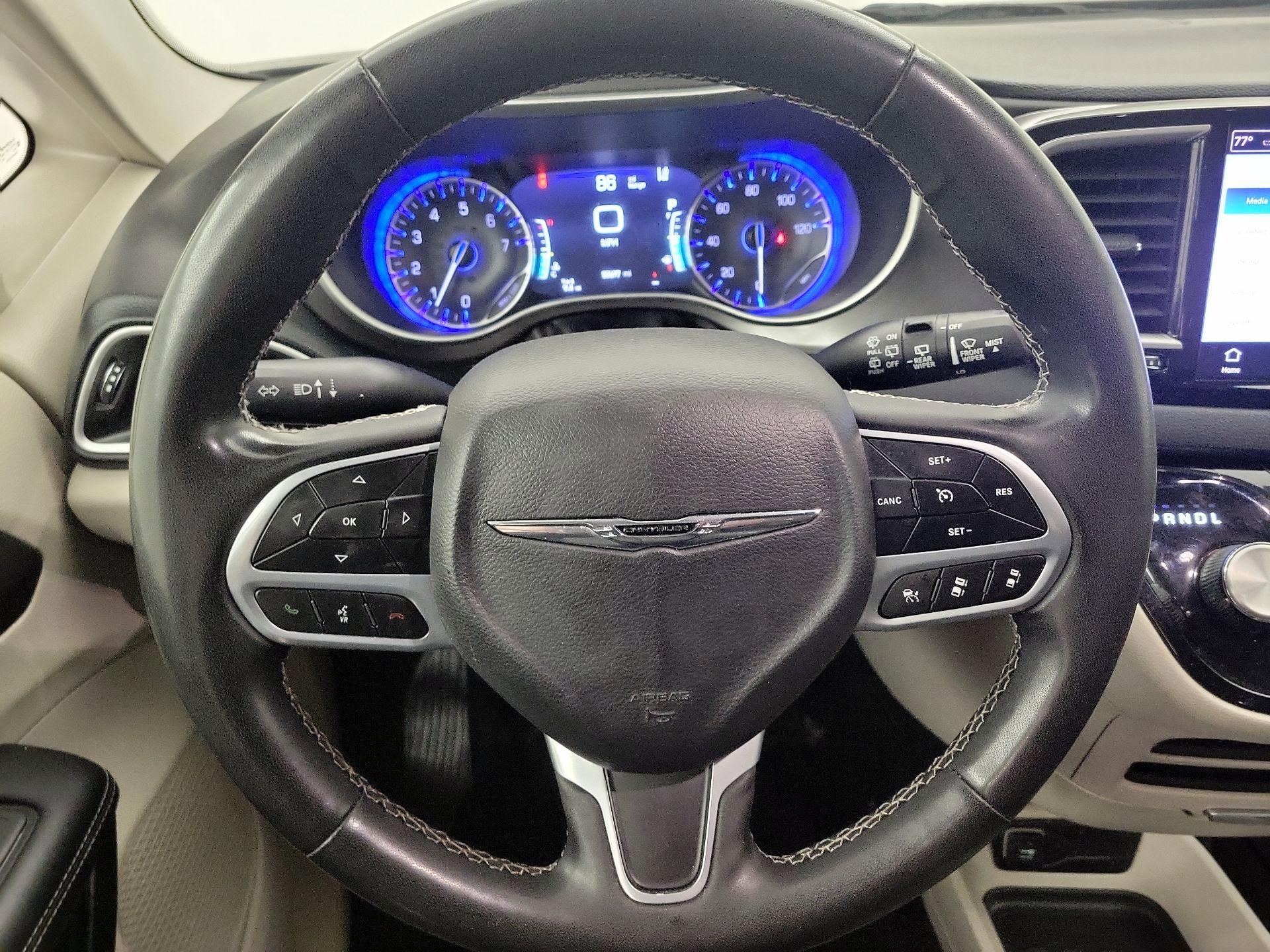 Thumbnail: 2023 Chrysler Pacifica - 10