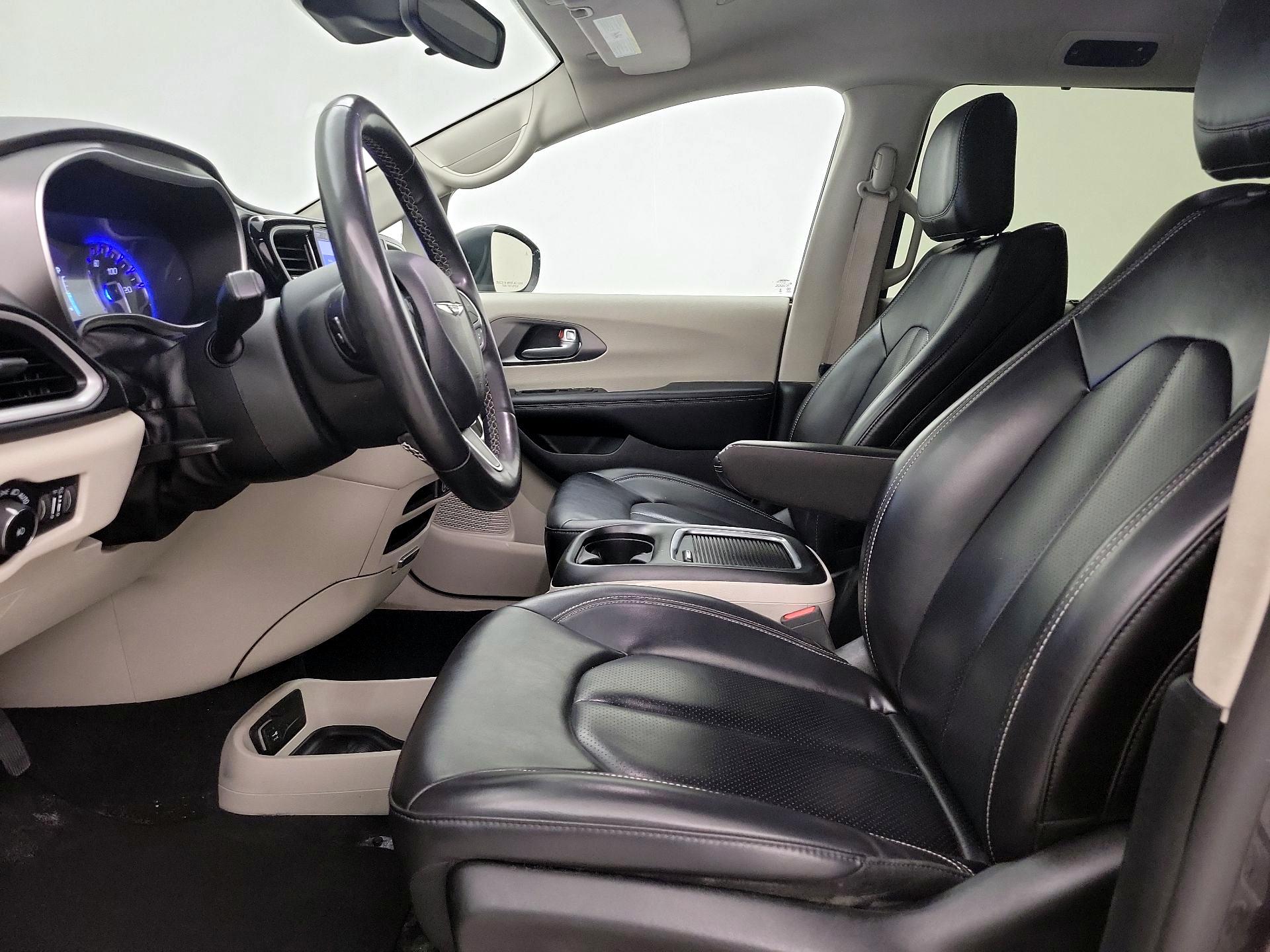 Thumbnail: 2023 Chrysler Pacifica - 11