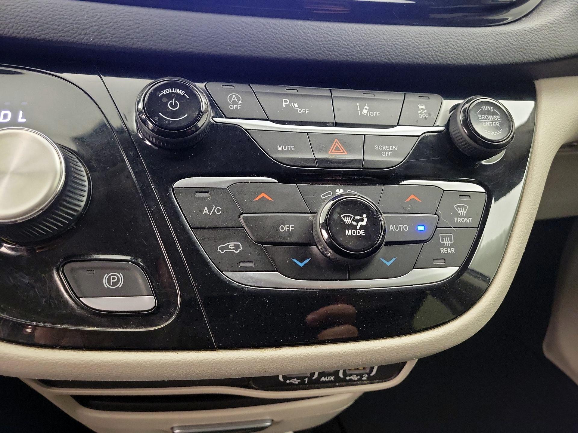 Thumbnail: 2023 Chrysler Pacifica - 16