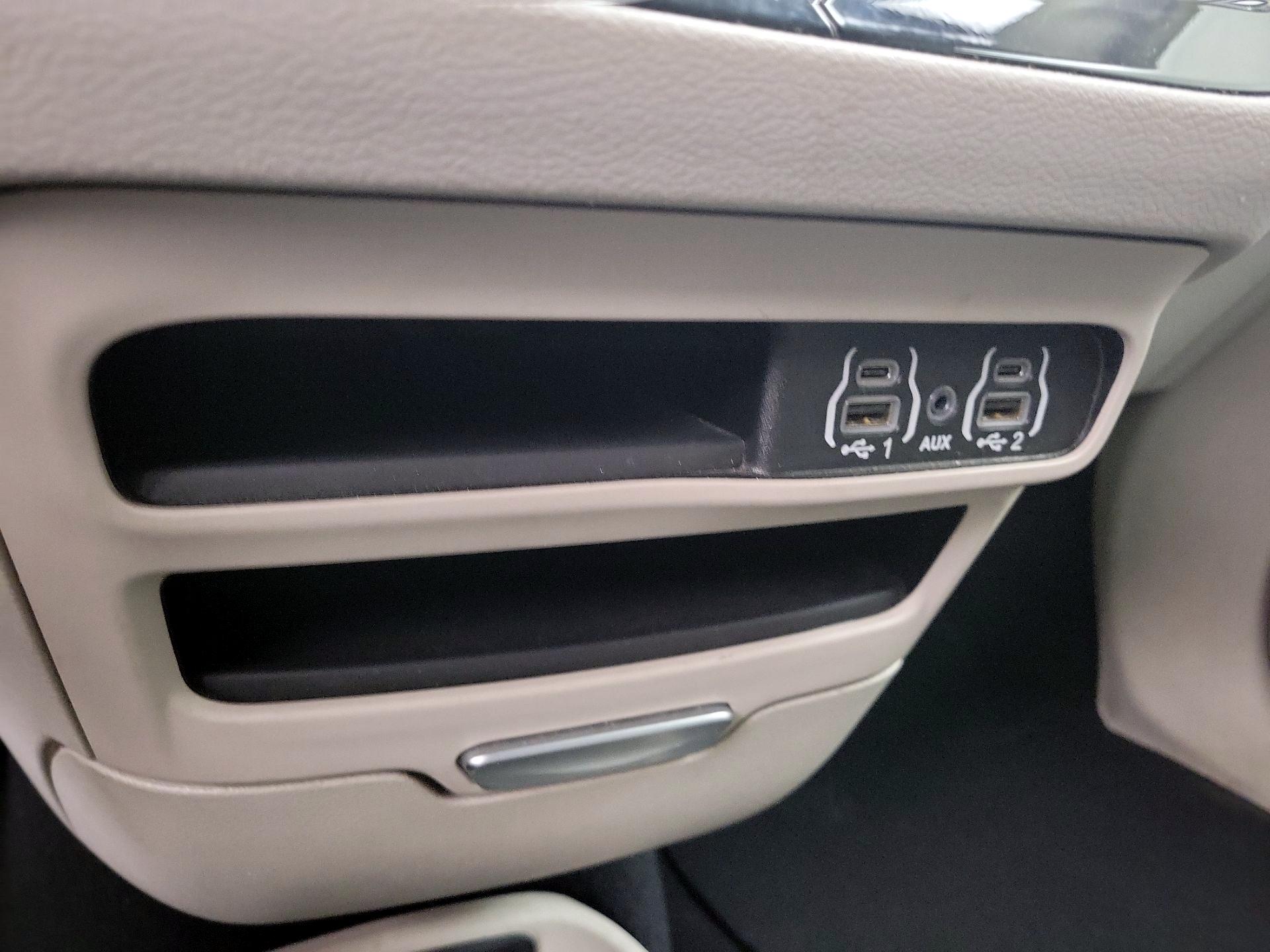 Thumbnail: 2023 Chrysler Pacifica - 18