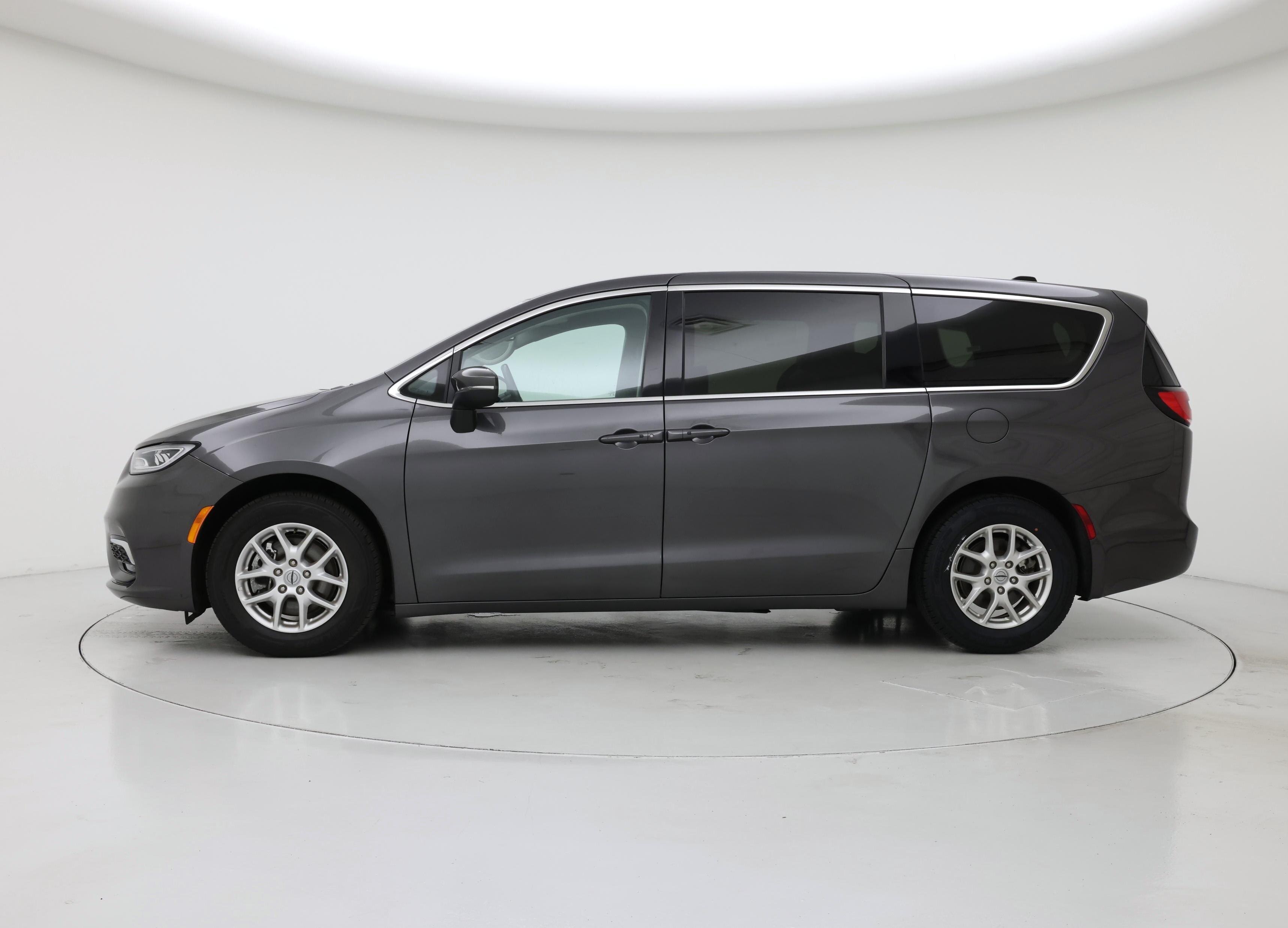 Thumbnail: 2023 Chrysler Pacifica - 3