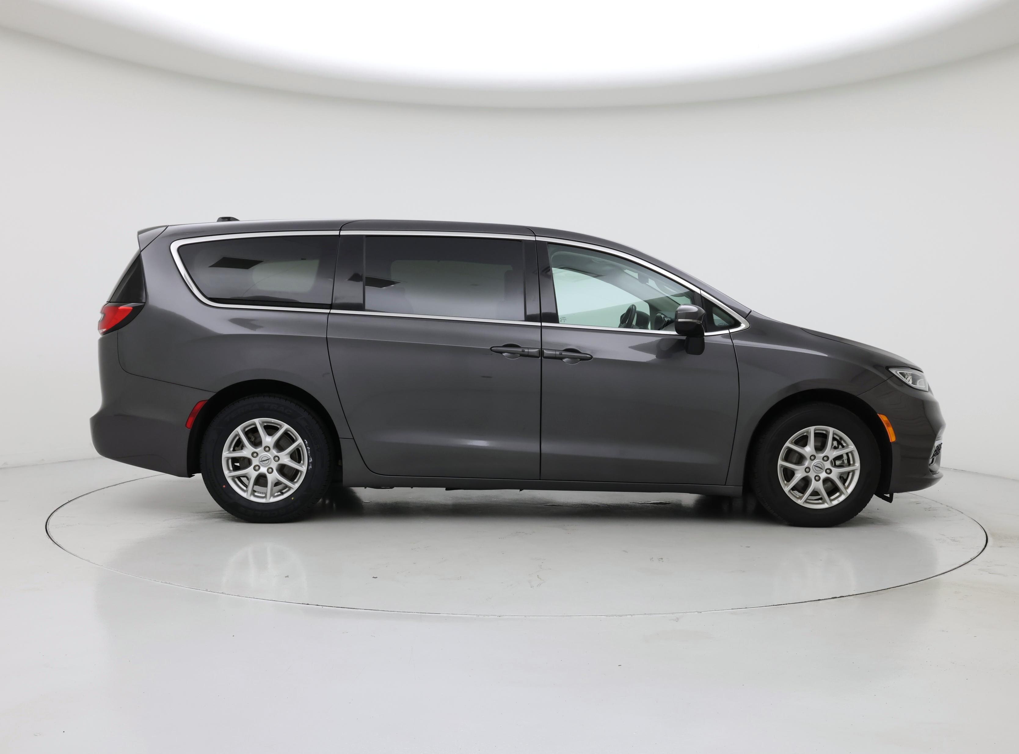 Thumbnail: 2023 Chrysler Pacifica - 7
