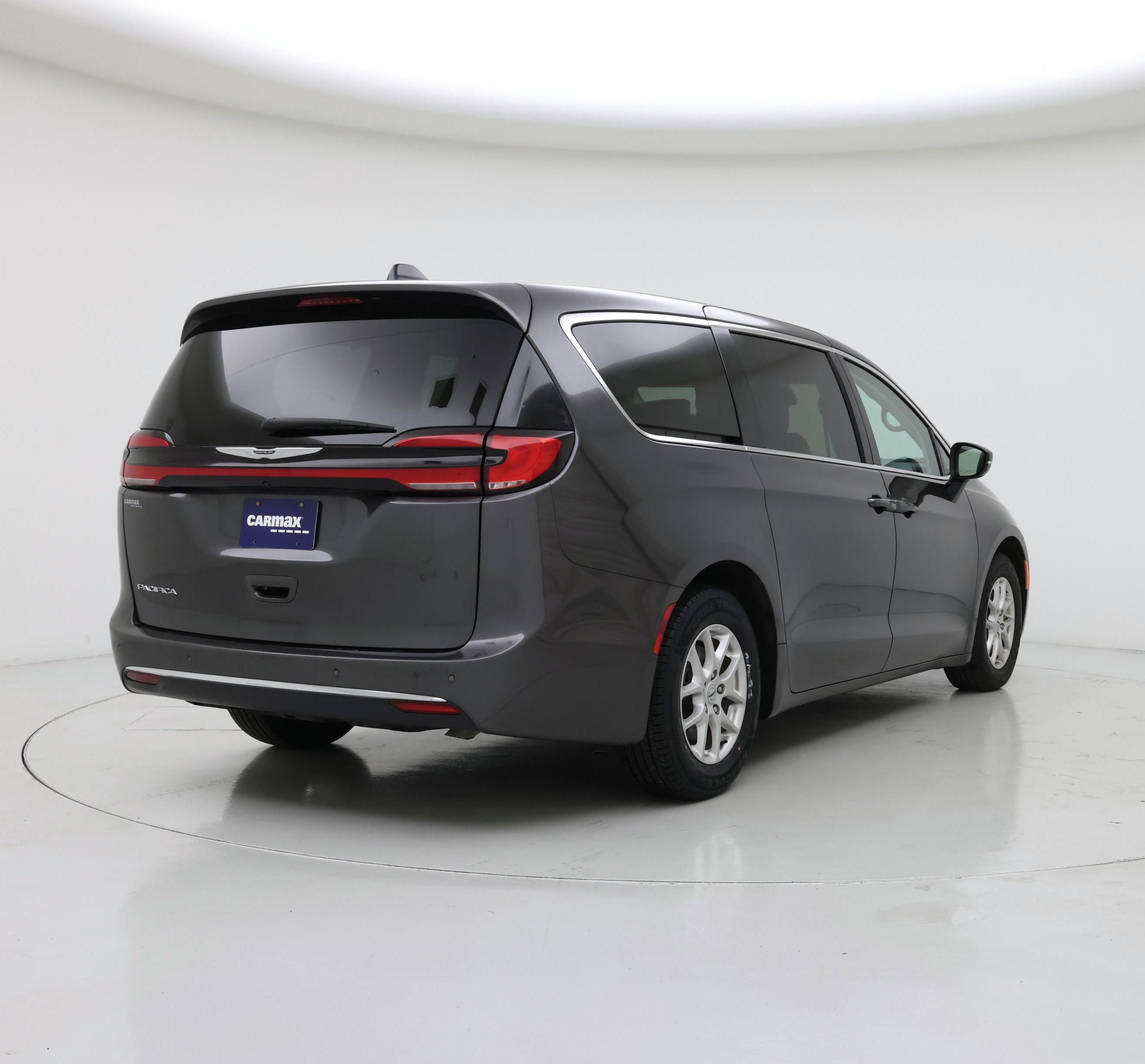 Thumbnail: 2023 Chrysler Pacifica - 8