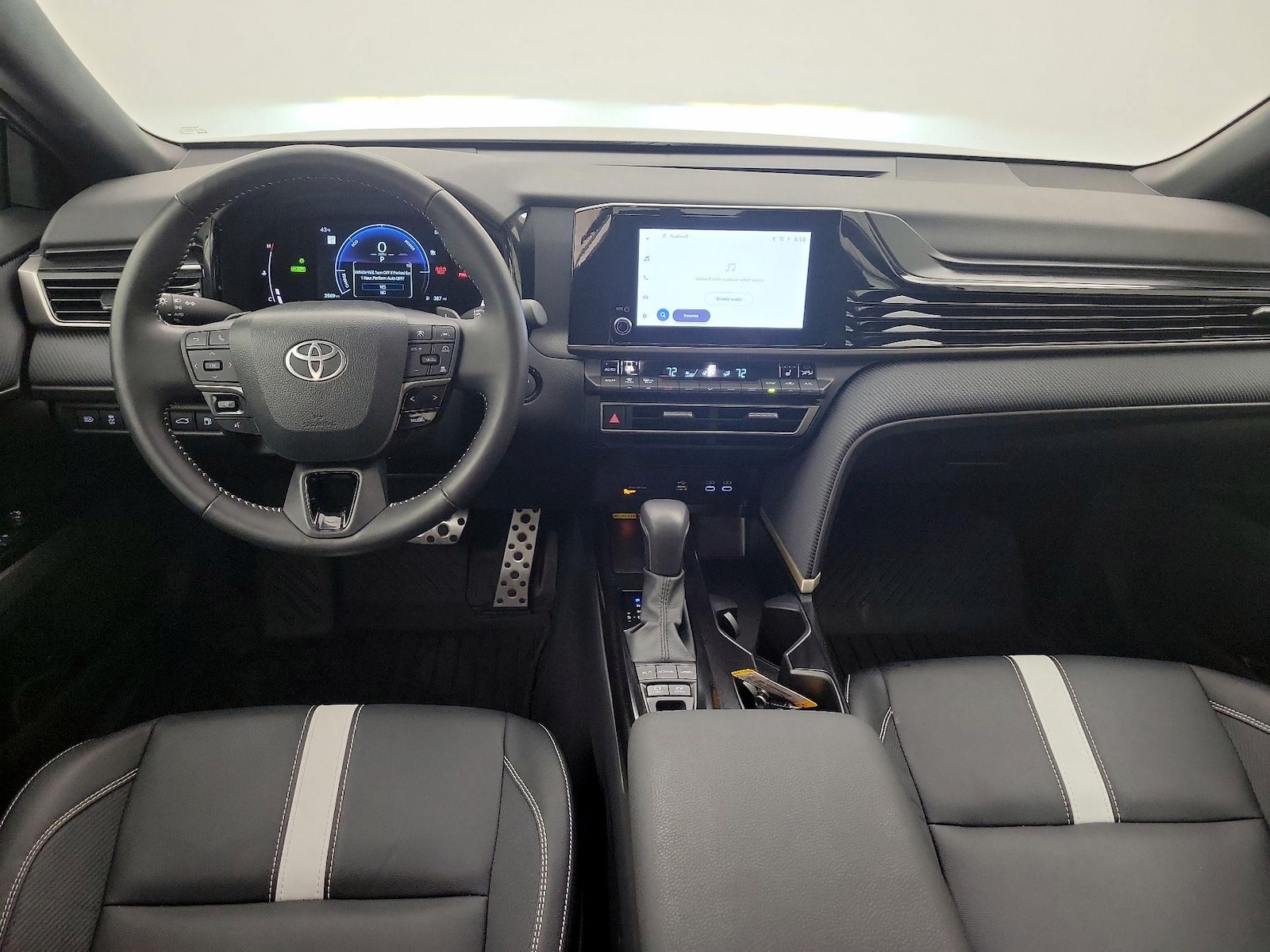 2025 Toyota Camry SE - Photo 10