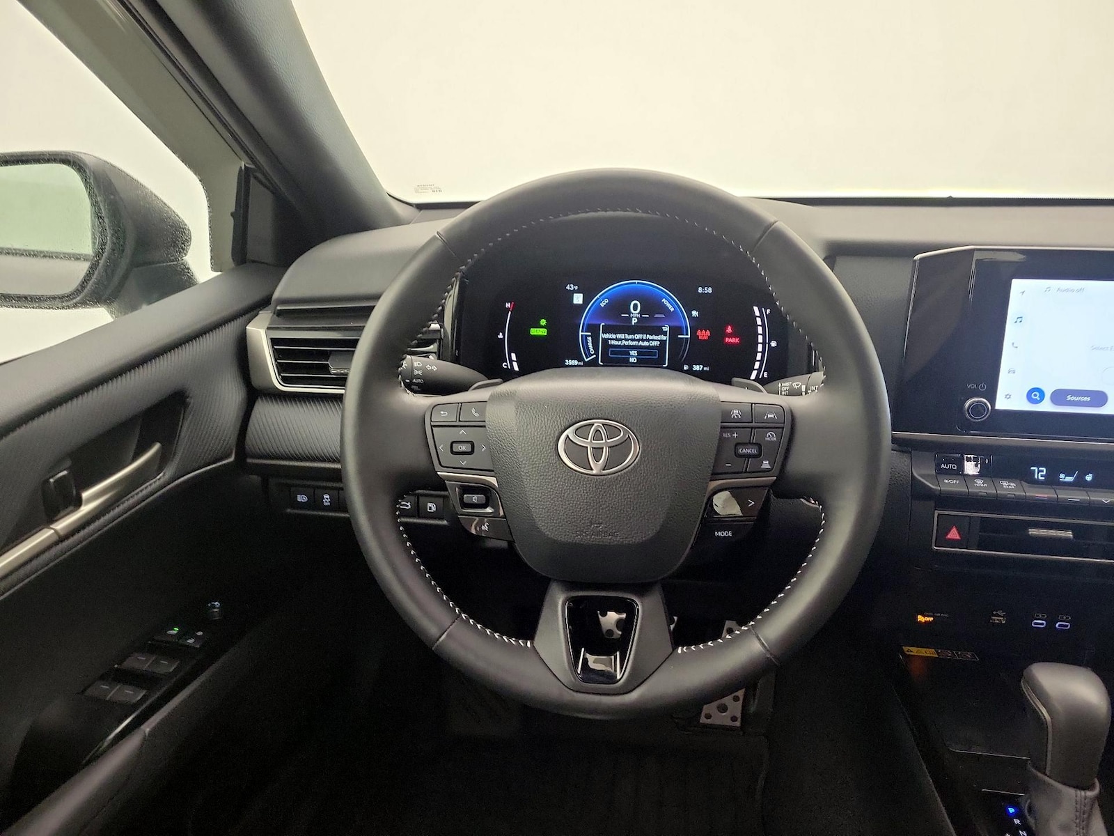 2025 Toyota Camry SE - Photo 11