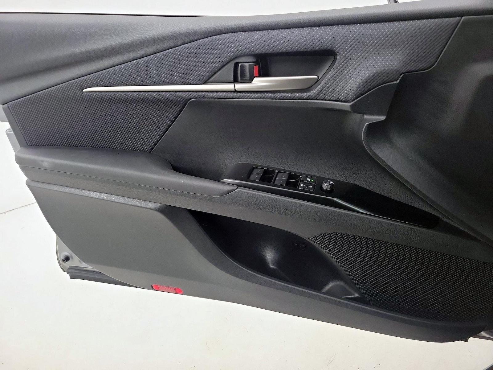 2025 Toyota Camry SE - Photo 13