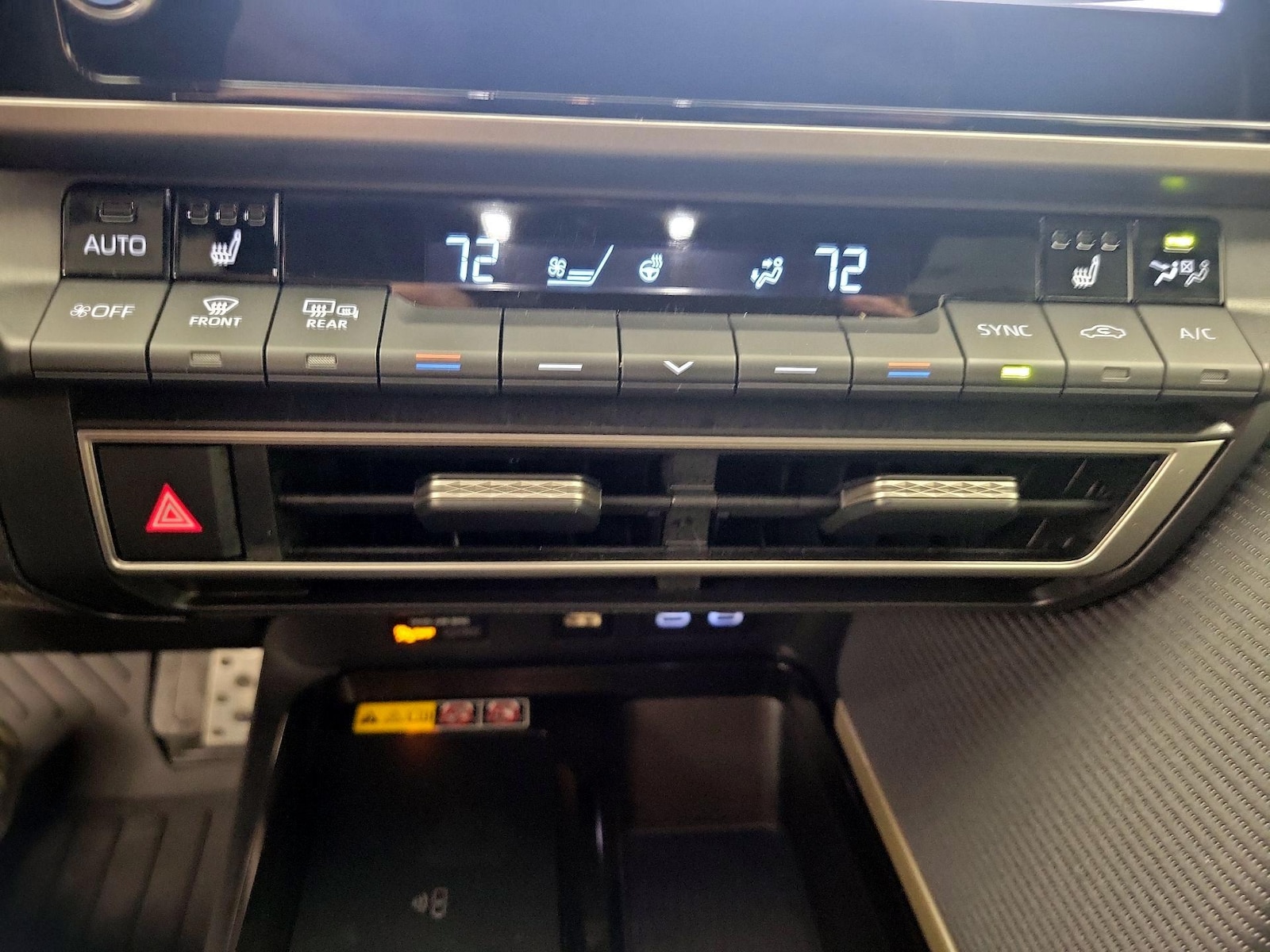 2025 Toyota Camry SE - Photo 17
