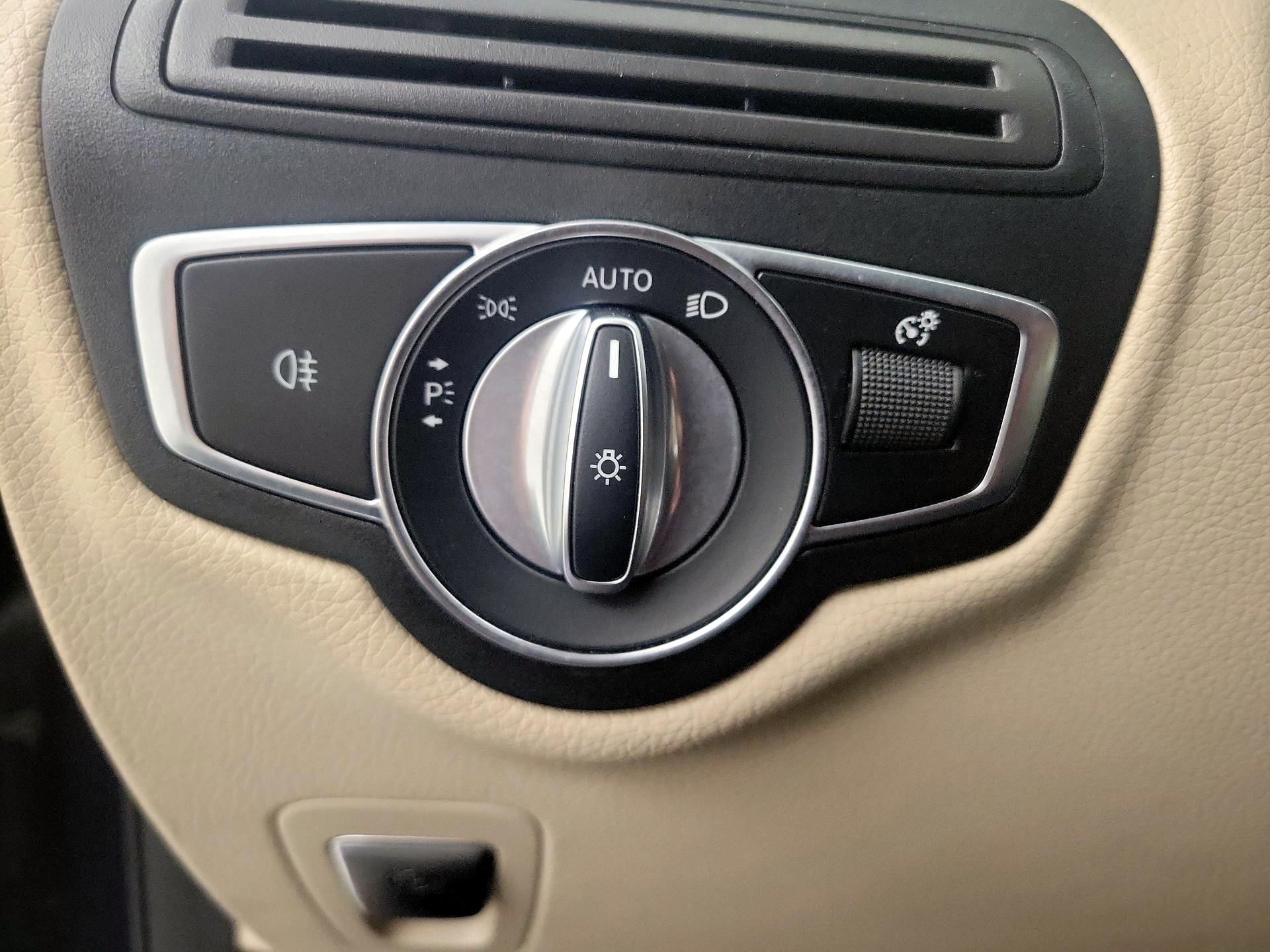 Thumbnail: 2021 Mercedes-Benz GLC - 13