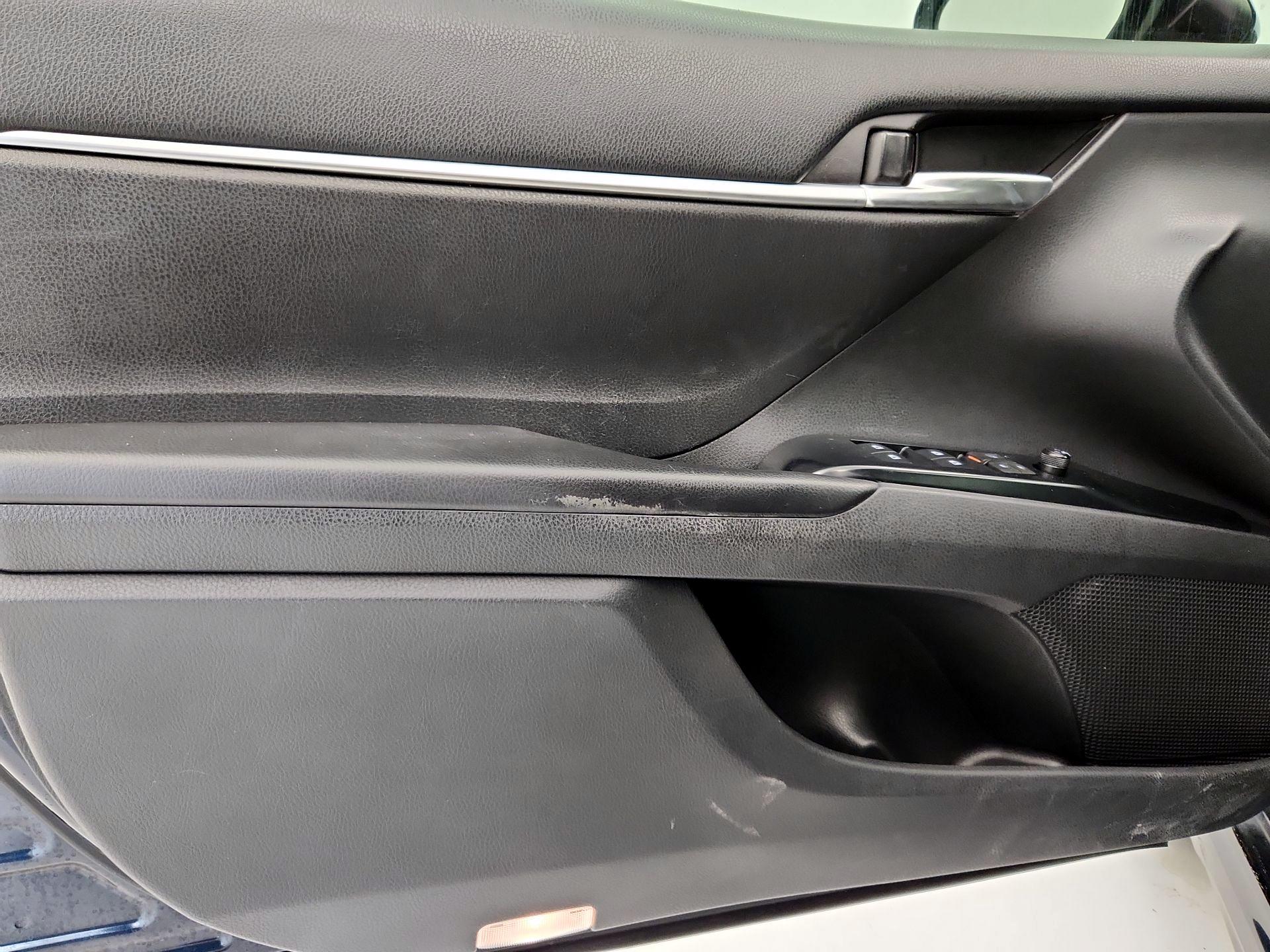 Thumbnail: 2019 Toyota Camry - 12