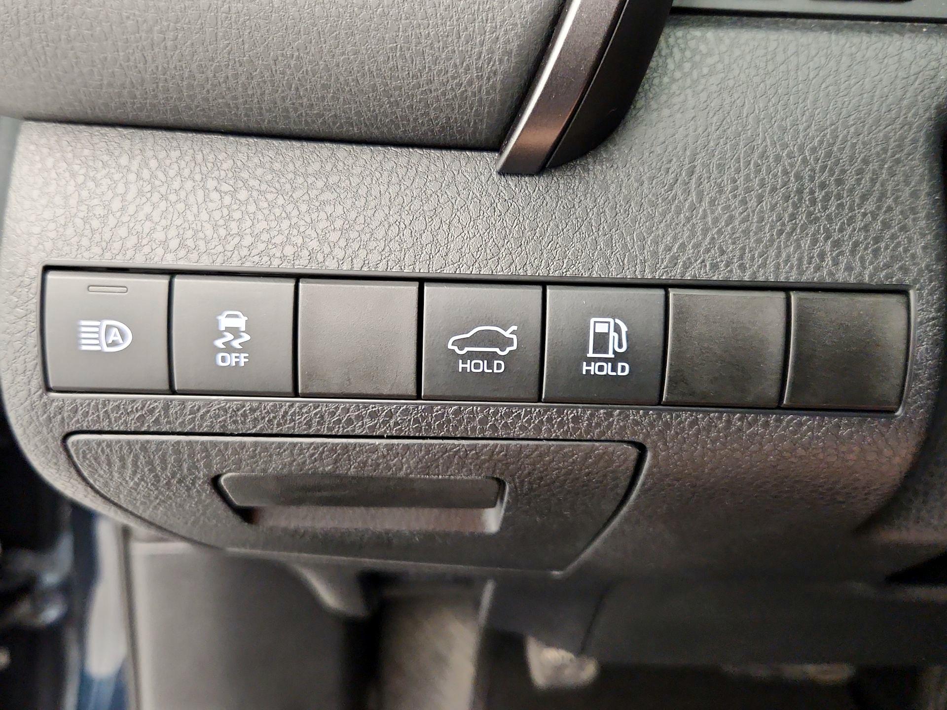 Thumbnail: 2019 Toyota Camry - 13