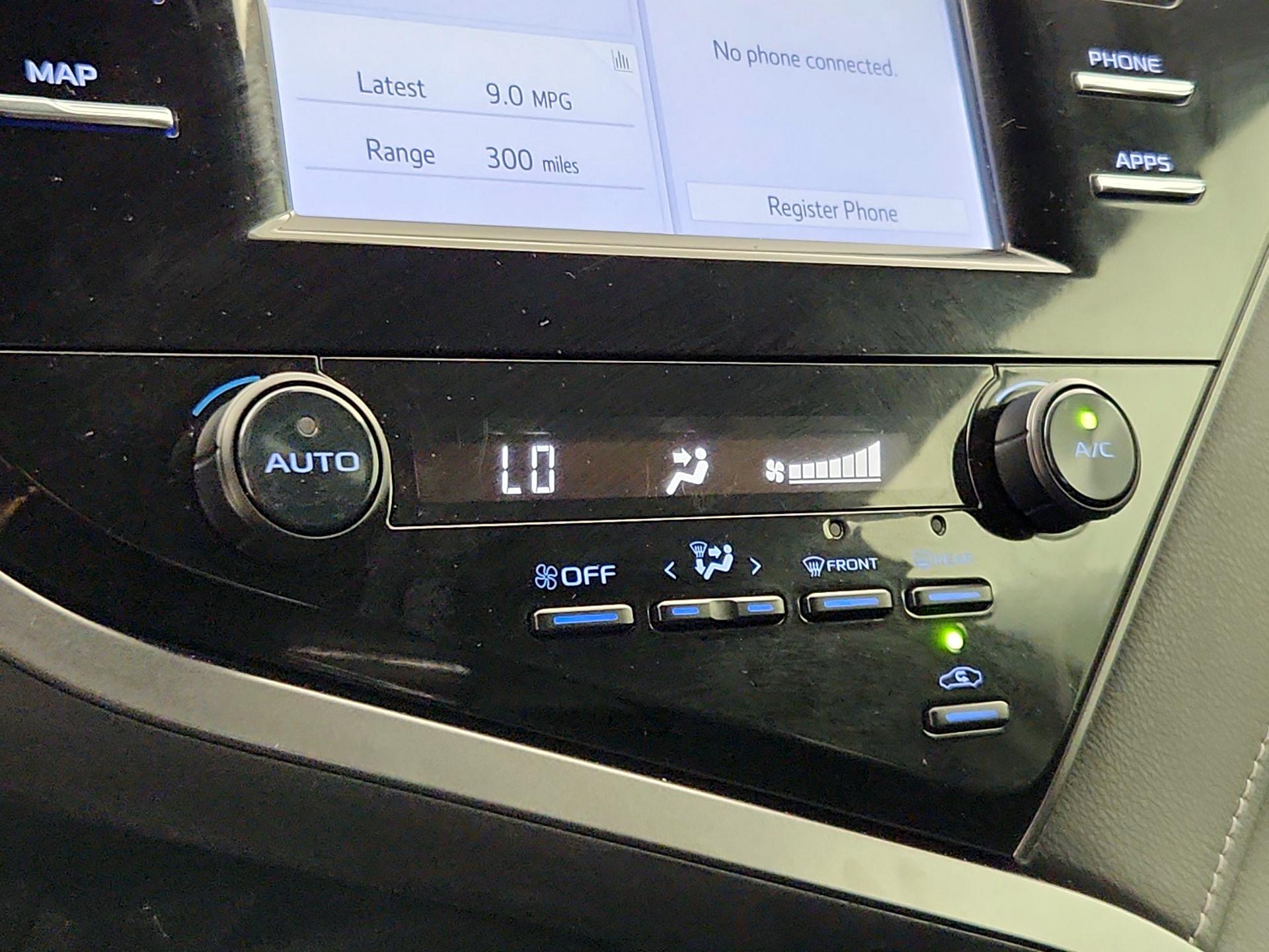 Thumbnail: 2019 Toyota Camry - 16