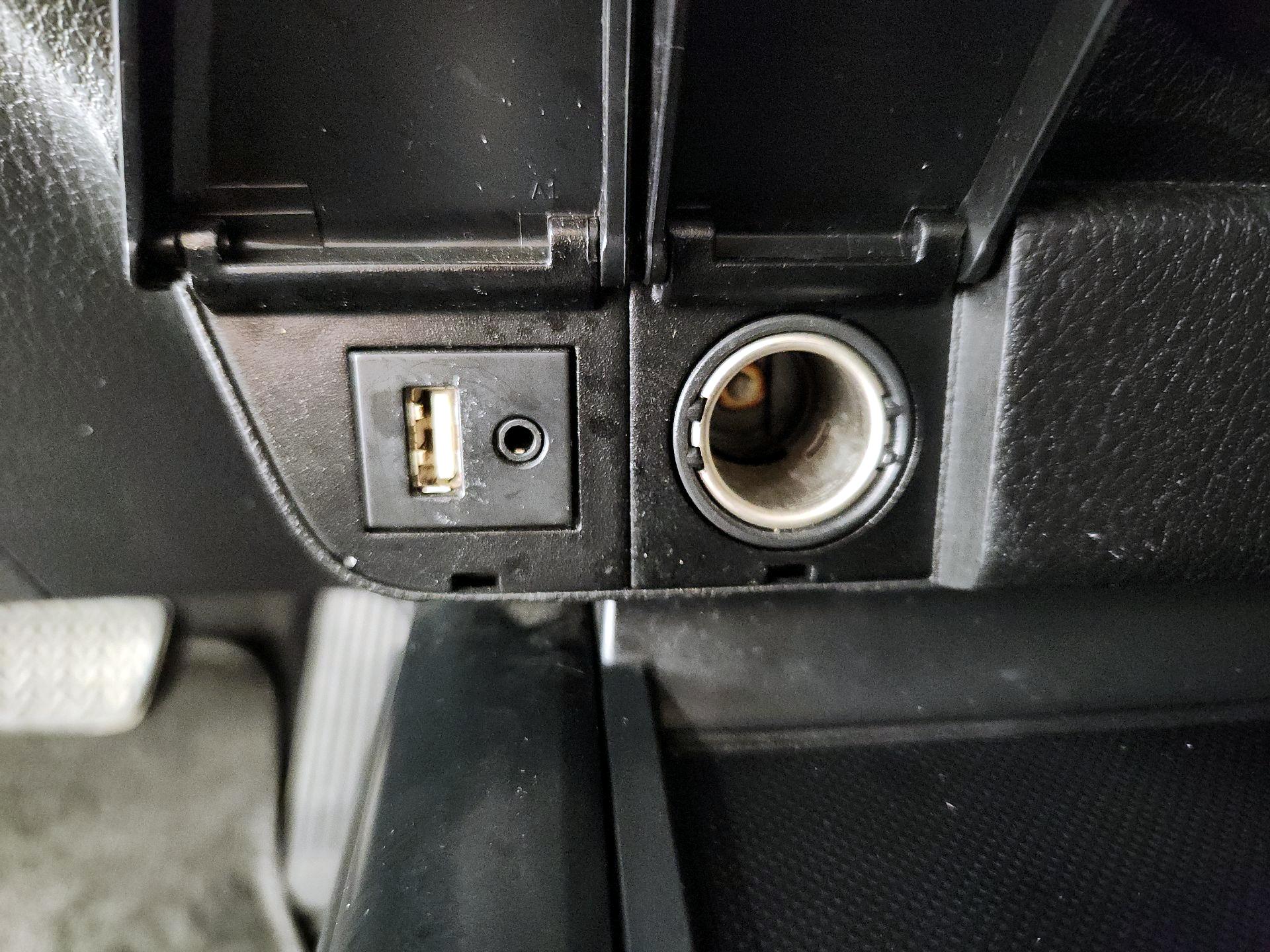 Thumbnail: 2019 Toyota Camry - 18