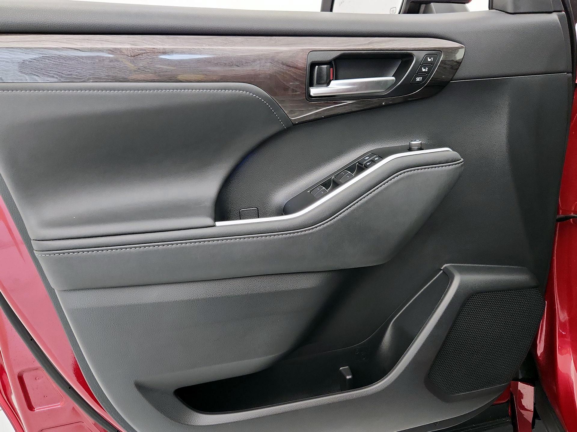 Thumbnail: 2021 Toyota Highlander - 12