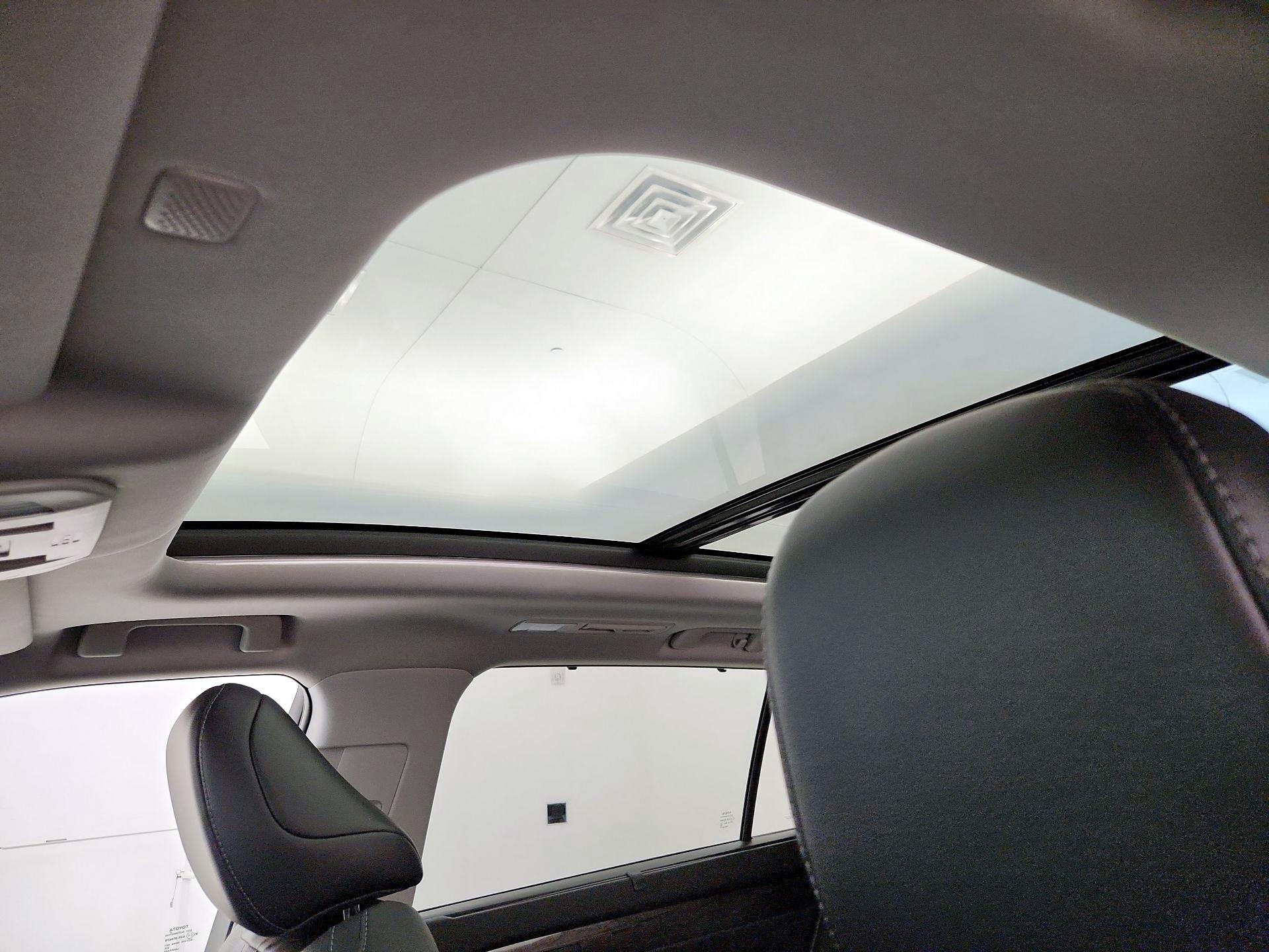 Thumbnail: 2021 Toyota Highlander - 20