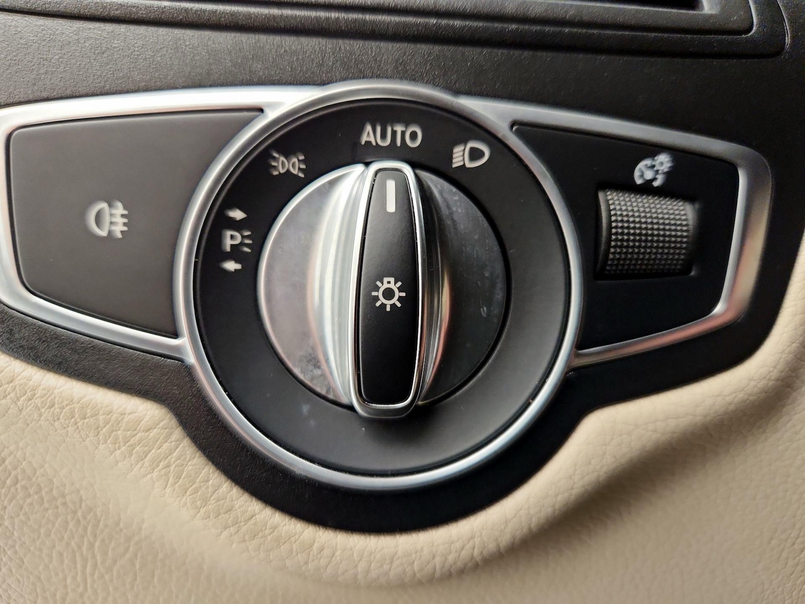 2018 Mercedes-Benz GLC GLC300 - Photo 14