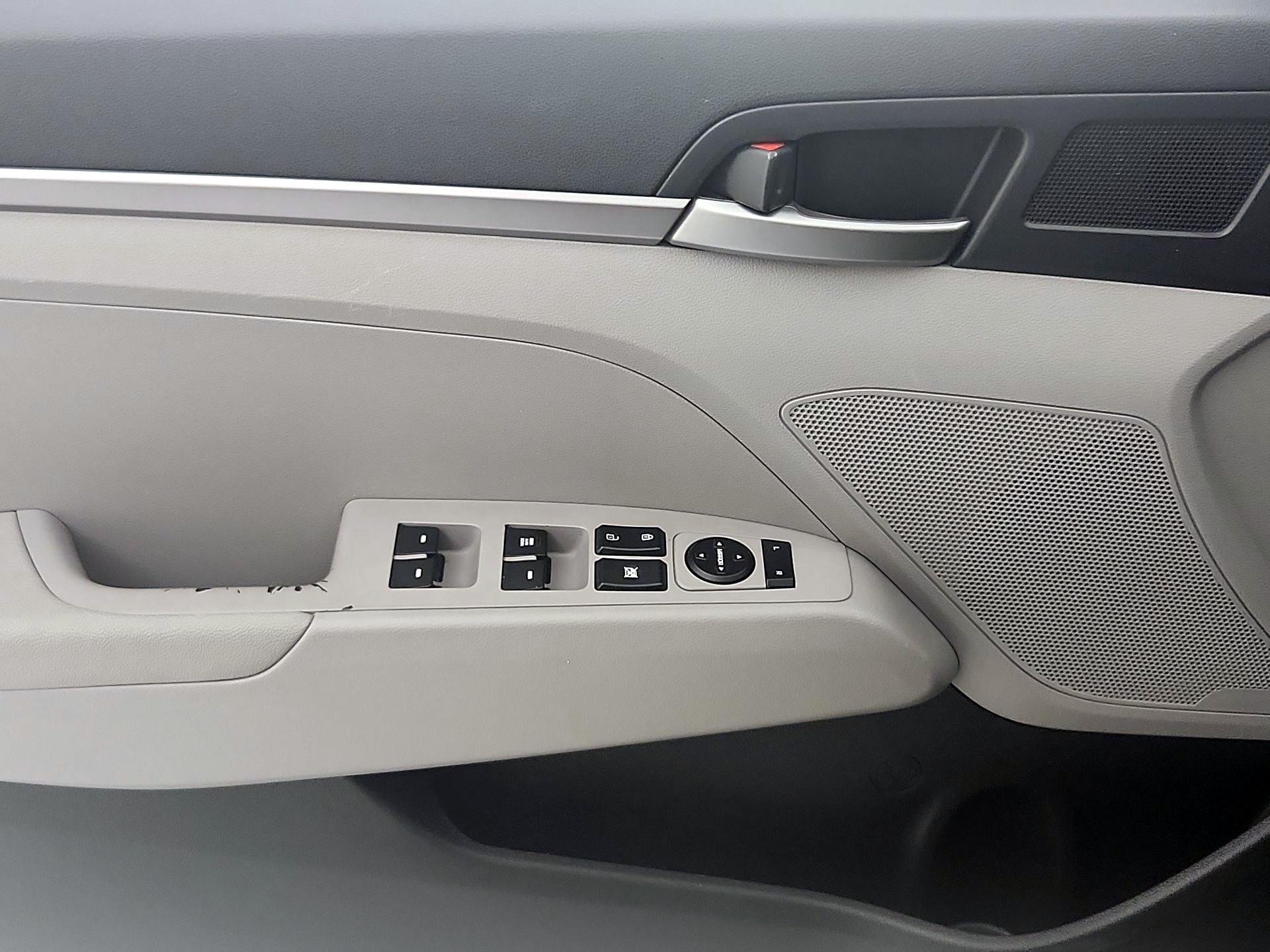 Thumbnail: 2018 Hyundai Elantra - 12