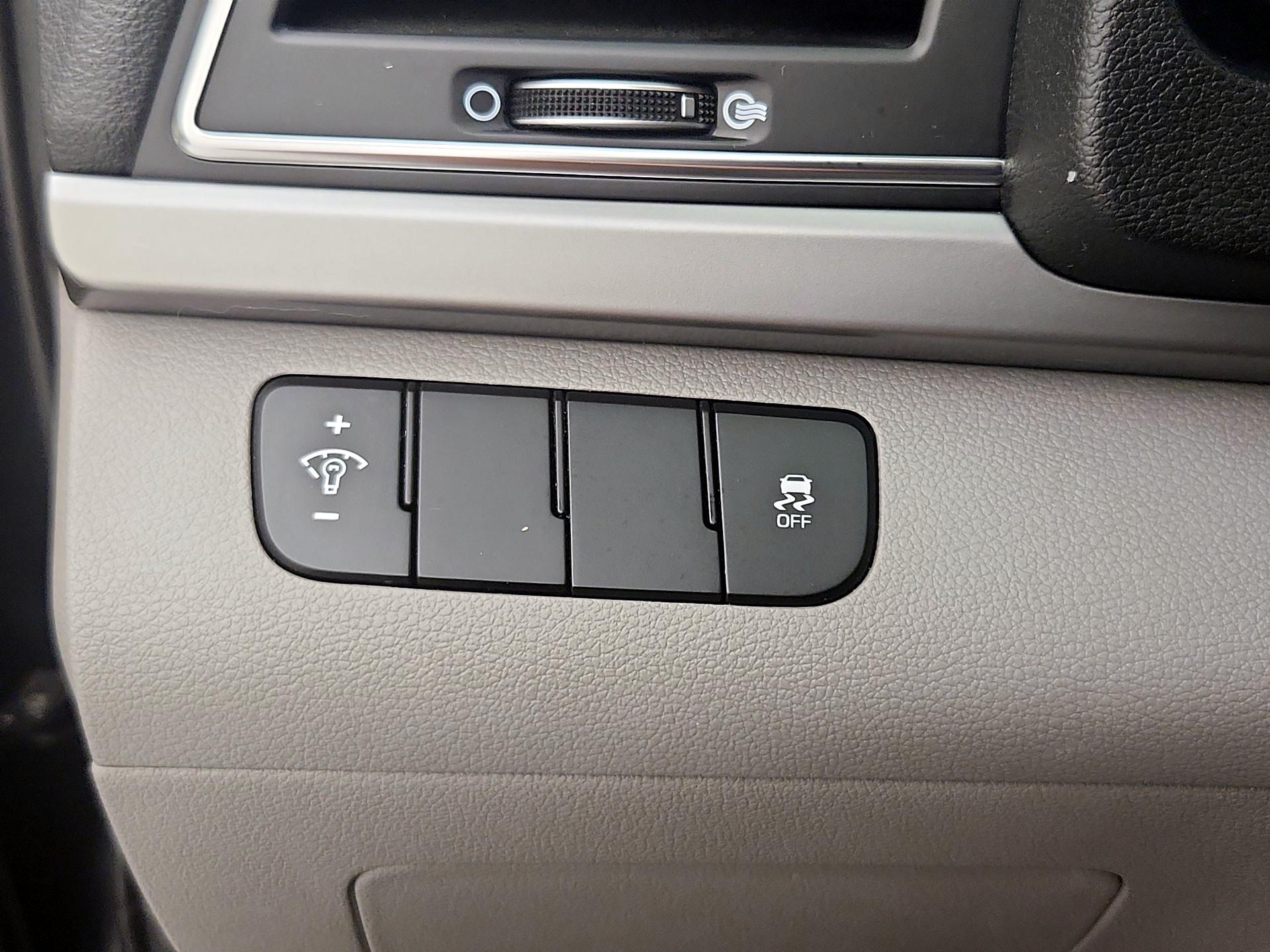 Thumbnail: 2018 Hyundai Elantra - 13