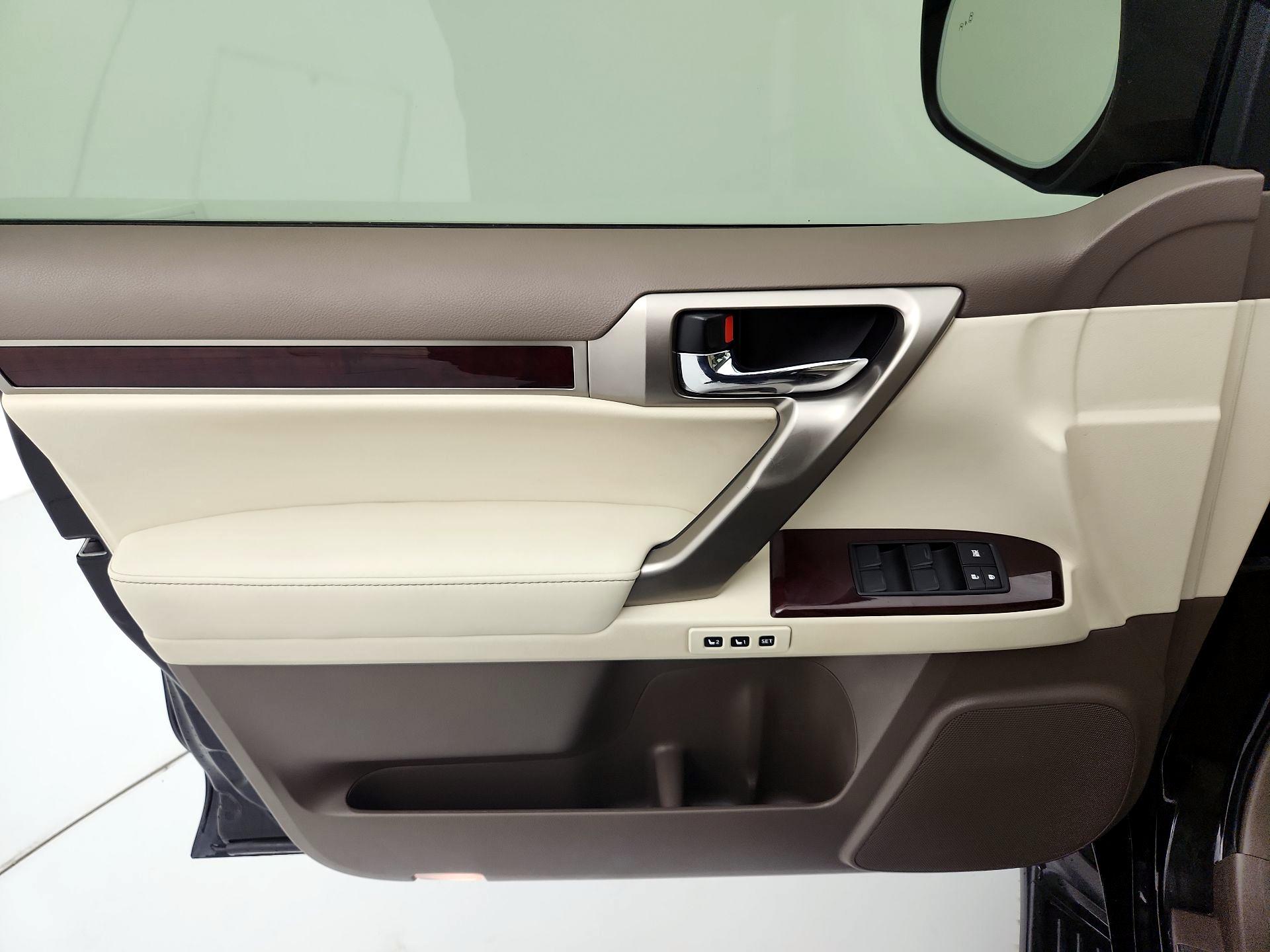 Thumbnail: 2016 Lexus GX - 12