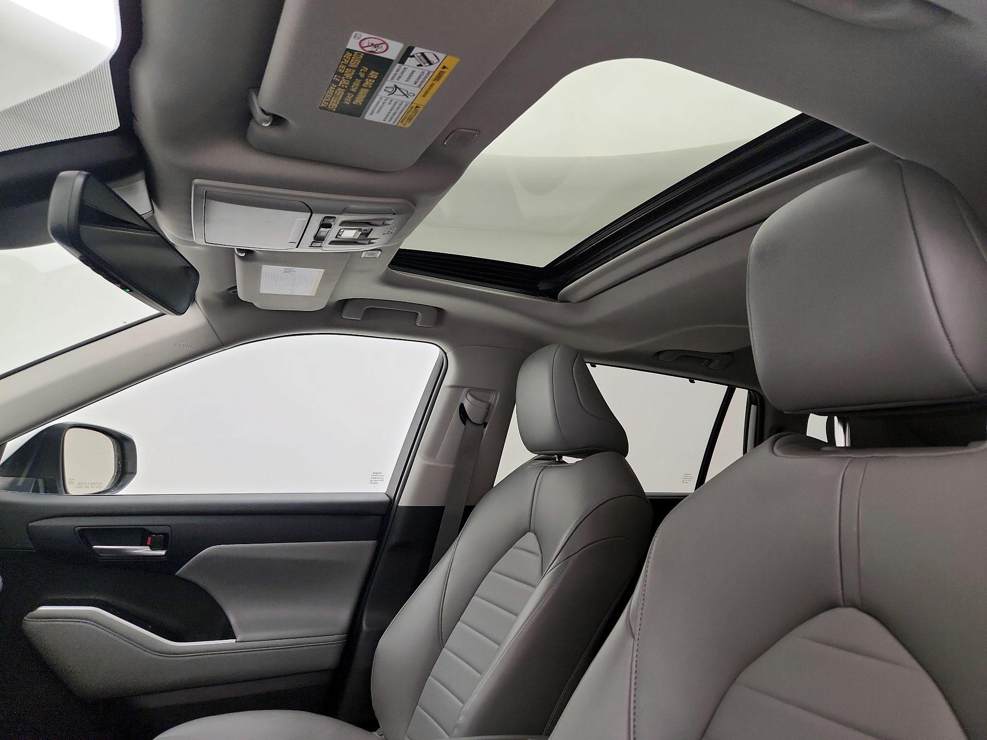 Thumbnail: 2023 Toyota Highlander - 19