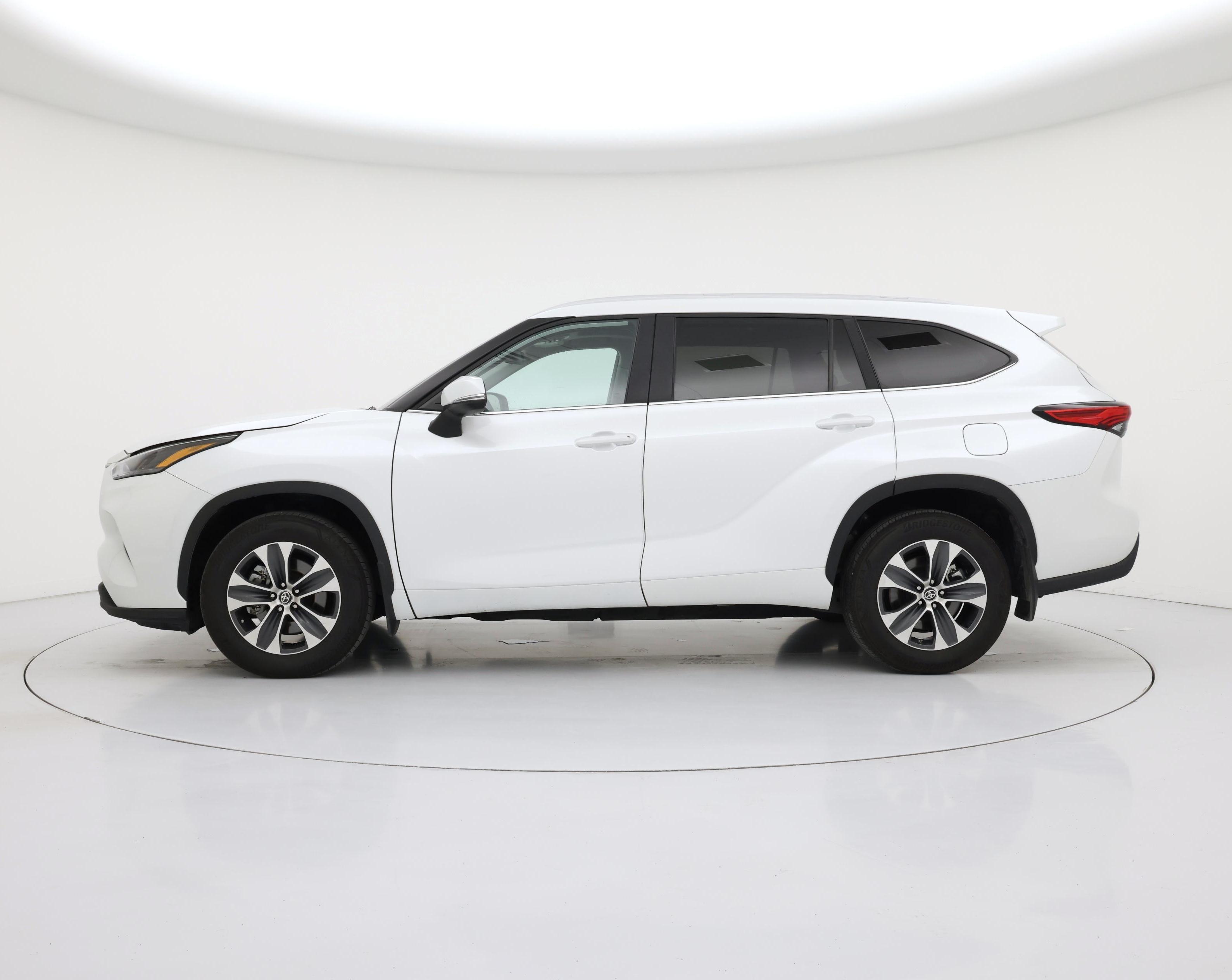 Thumbnail: 2023 Toyota Highlander - 3