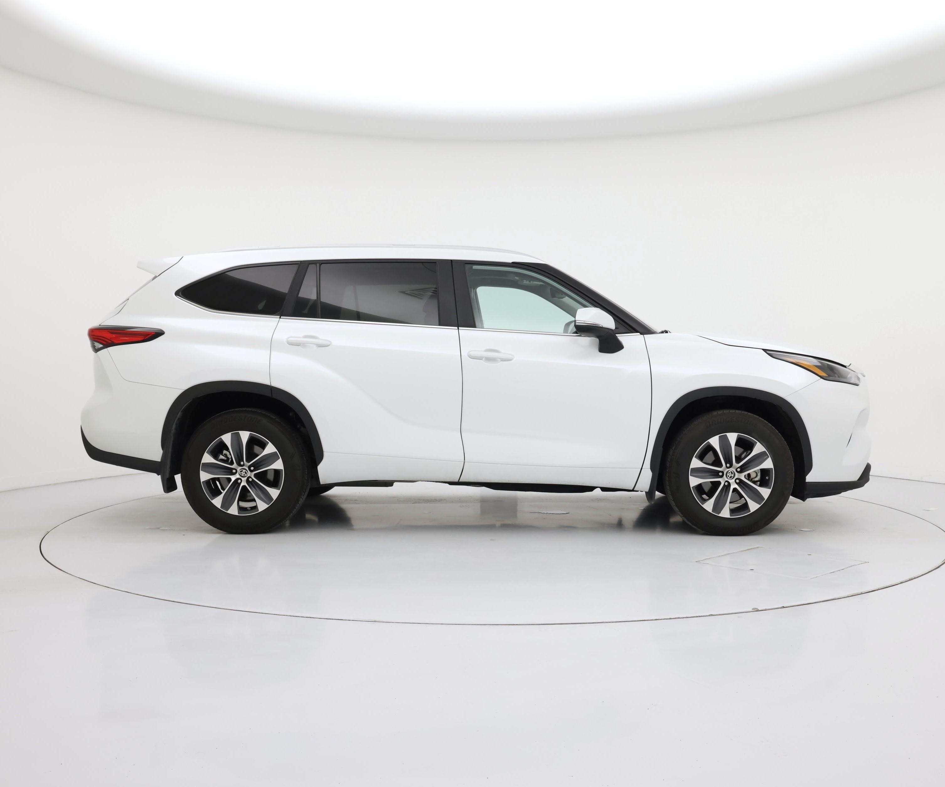 Thumbnail: 2023 Toyota Highlander - 7