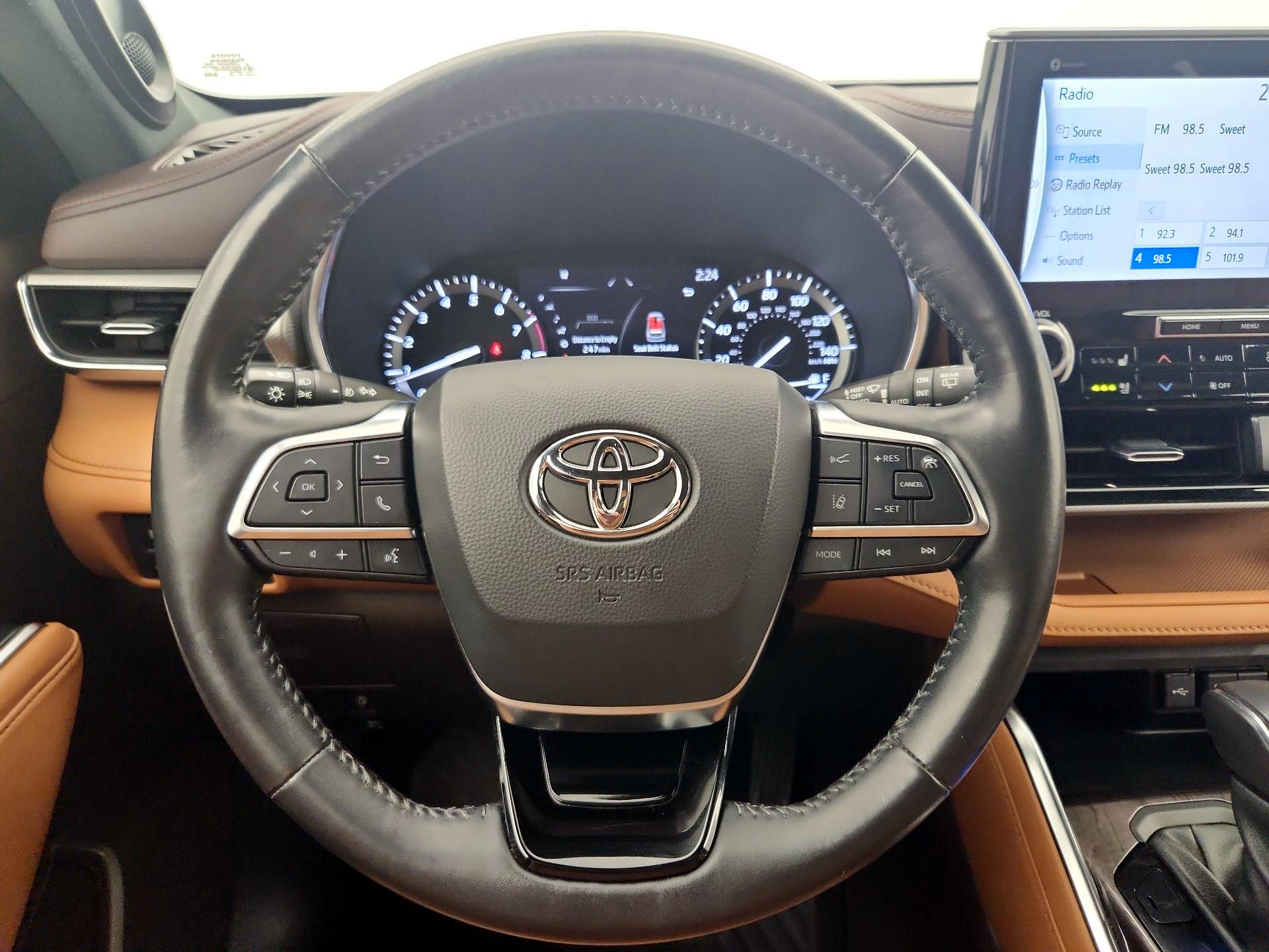 Thumbnail: 2021 Toyota Highlander - 10