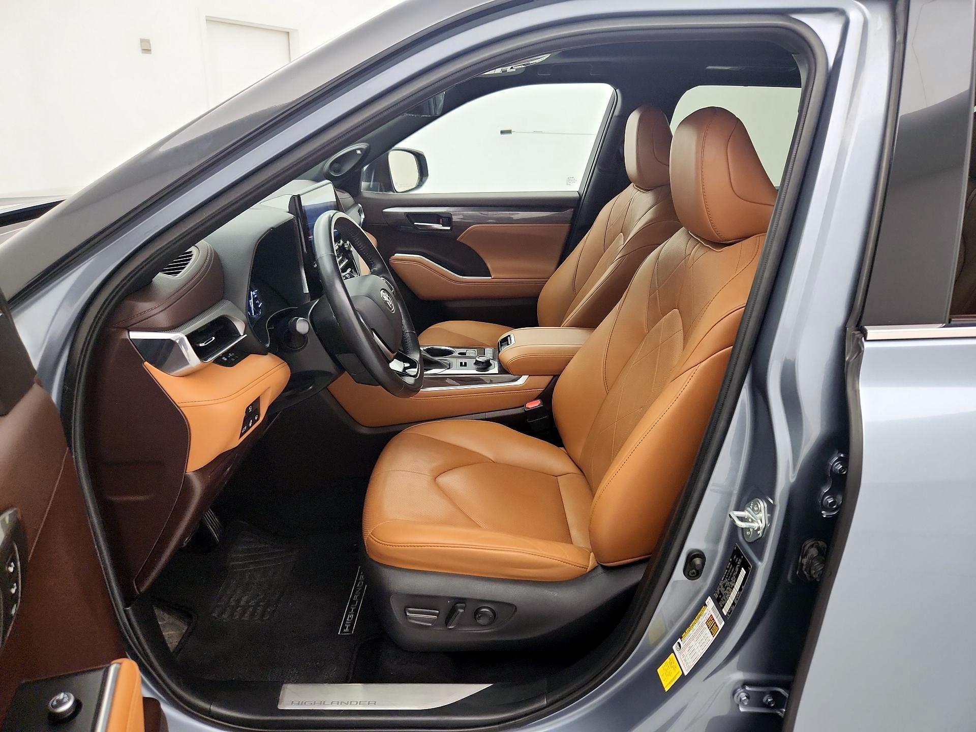 Thumbnail: 2021 Toyota Highlander - 11