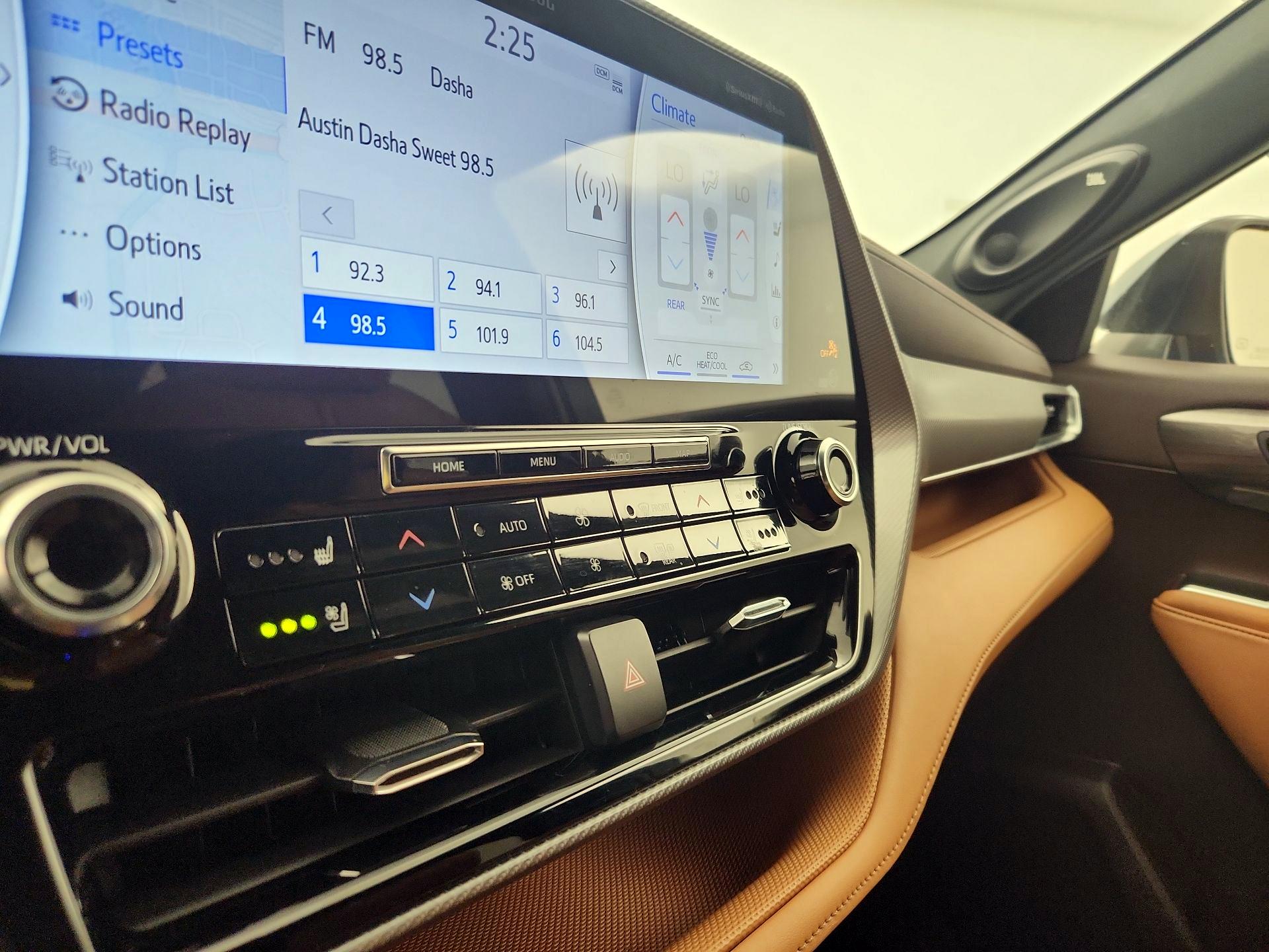 Thumbnail: 2021 Toyota Highlander - 17