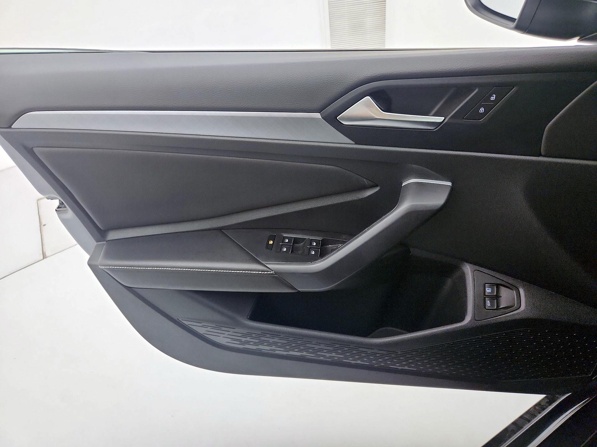 Thumbnail: 2024 Volkswagen Jetta - 10