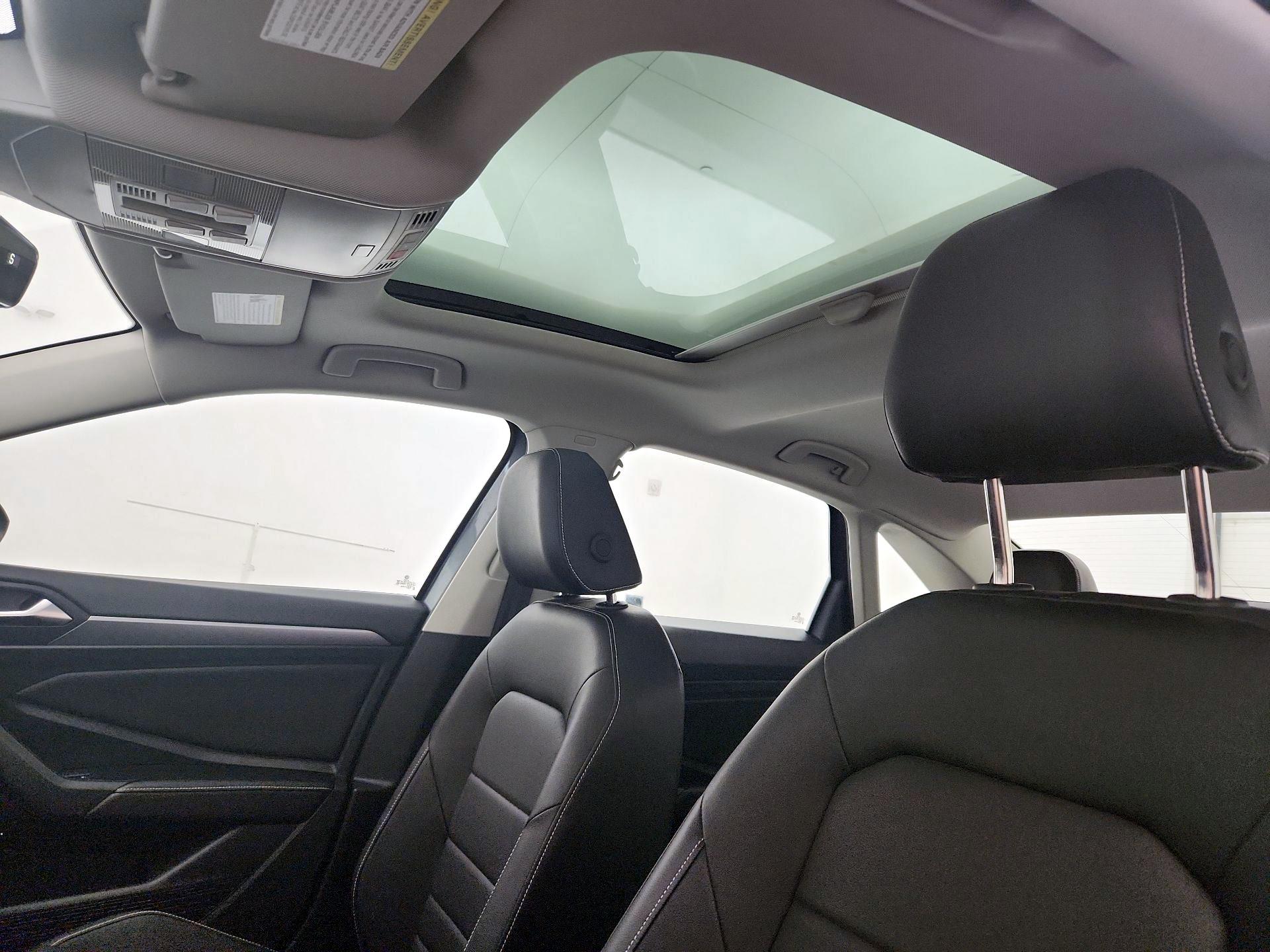 Thumbnail: 2024 Volkswagen Jetta - 17