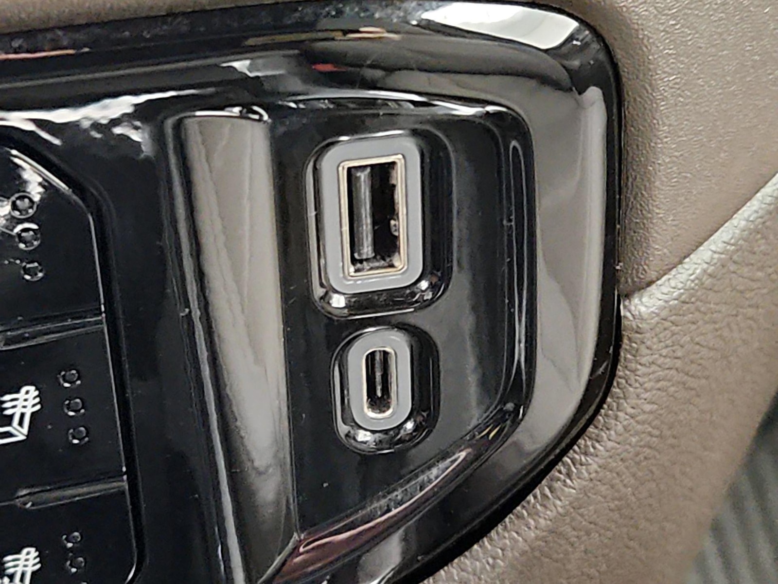 2023 Chevrolet Silverado 1500 LTZ - Photo 19