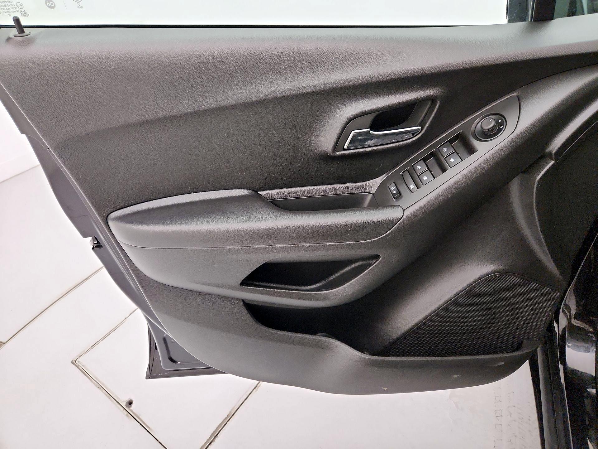 Thumbnail: 2022 Chevrolet Trax - 12