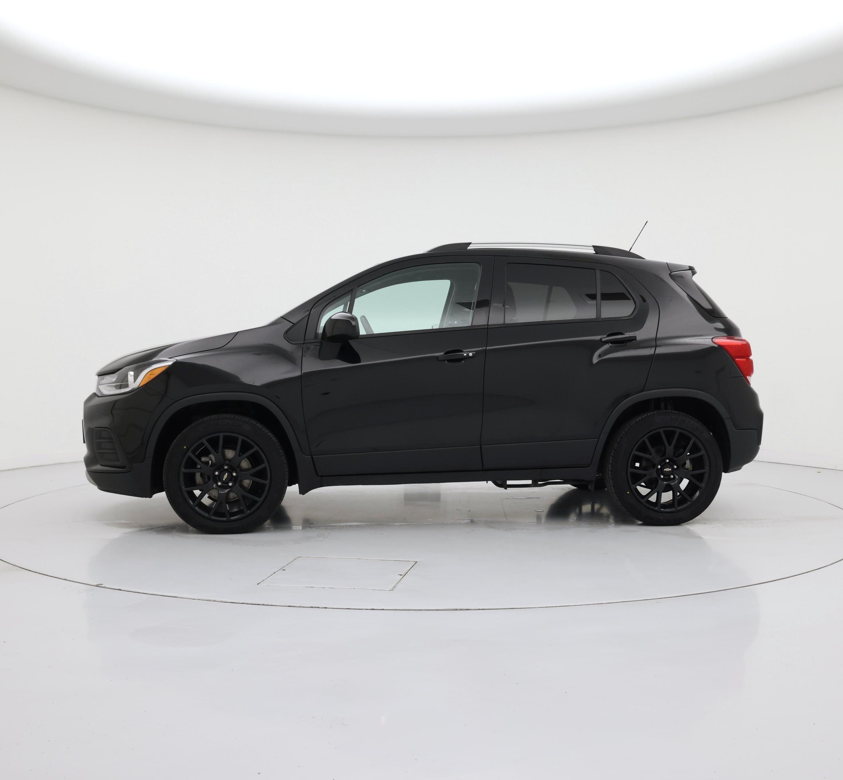 Thumbnail: 2022 Chevrolet Trax - 3