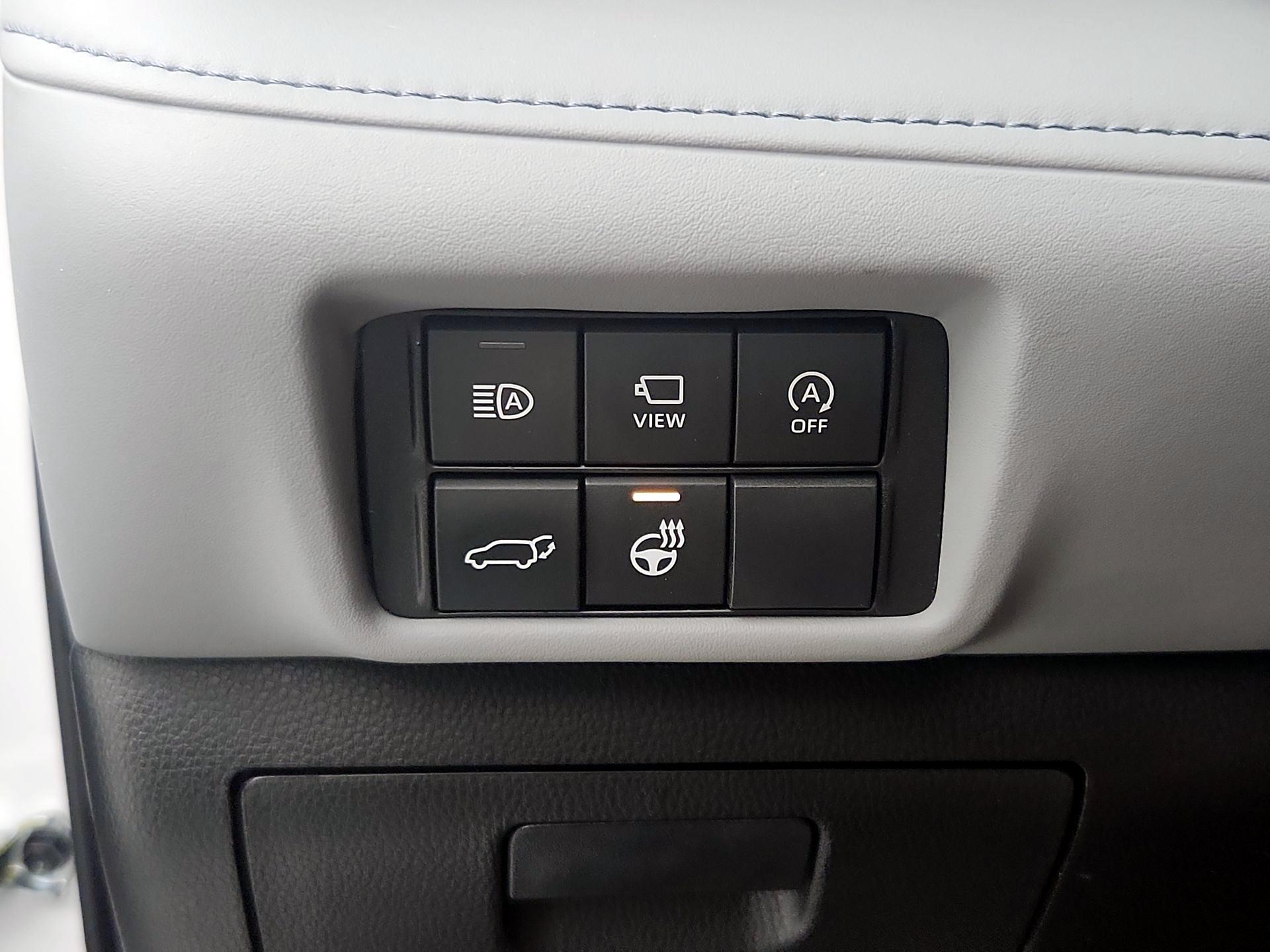 Thumbnail: 2023 Toyota Highlander - 13