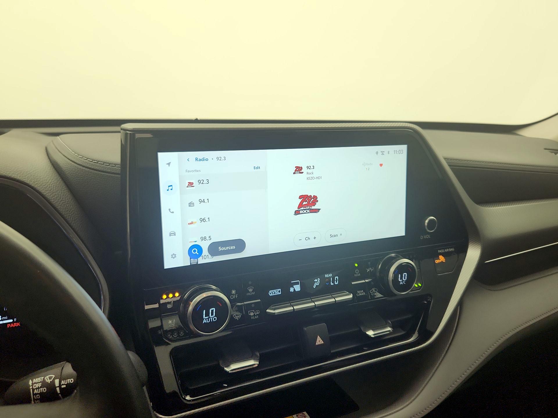 Thumbnail: 2023 Toyota Highlander - 15