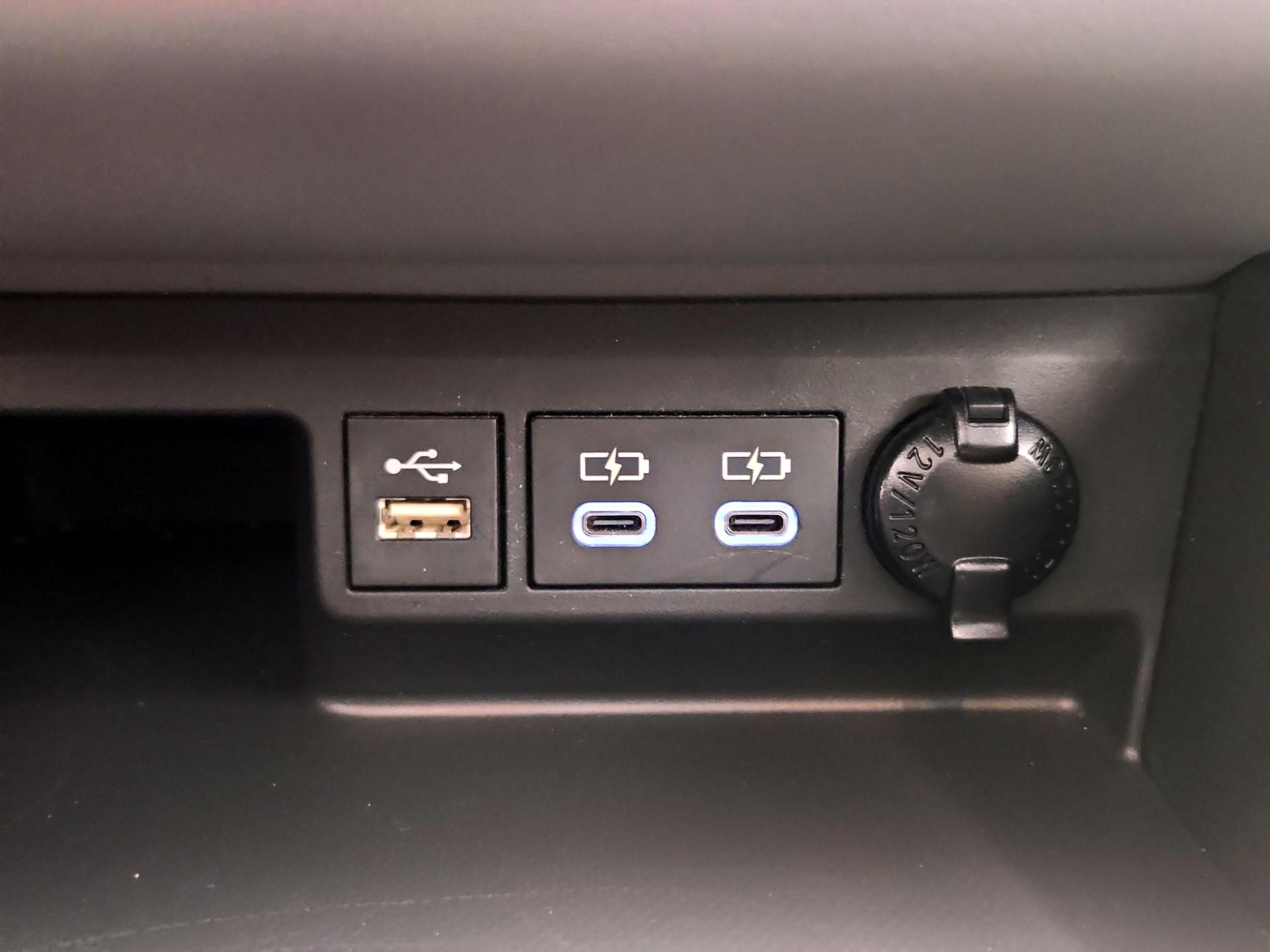 Thumbnail: 2023 Toyota Highlander - 18