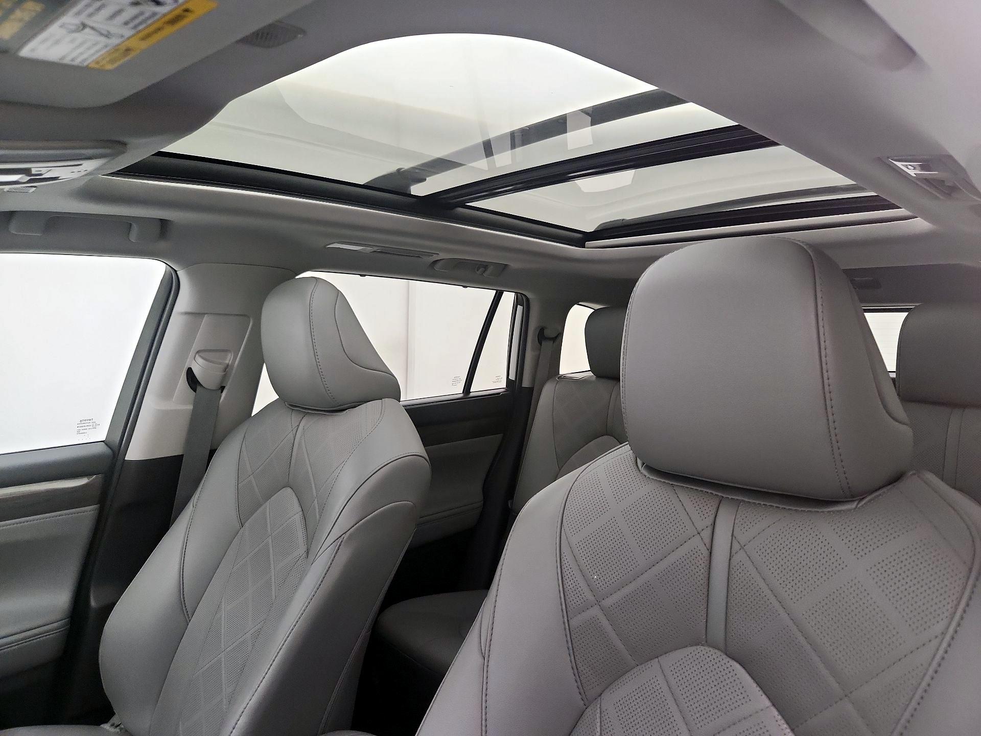 Thumbnail: 2023 Toyota Highlander - 19