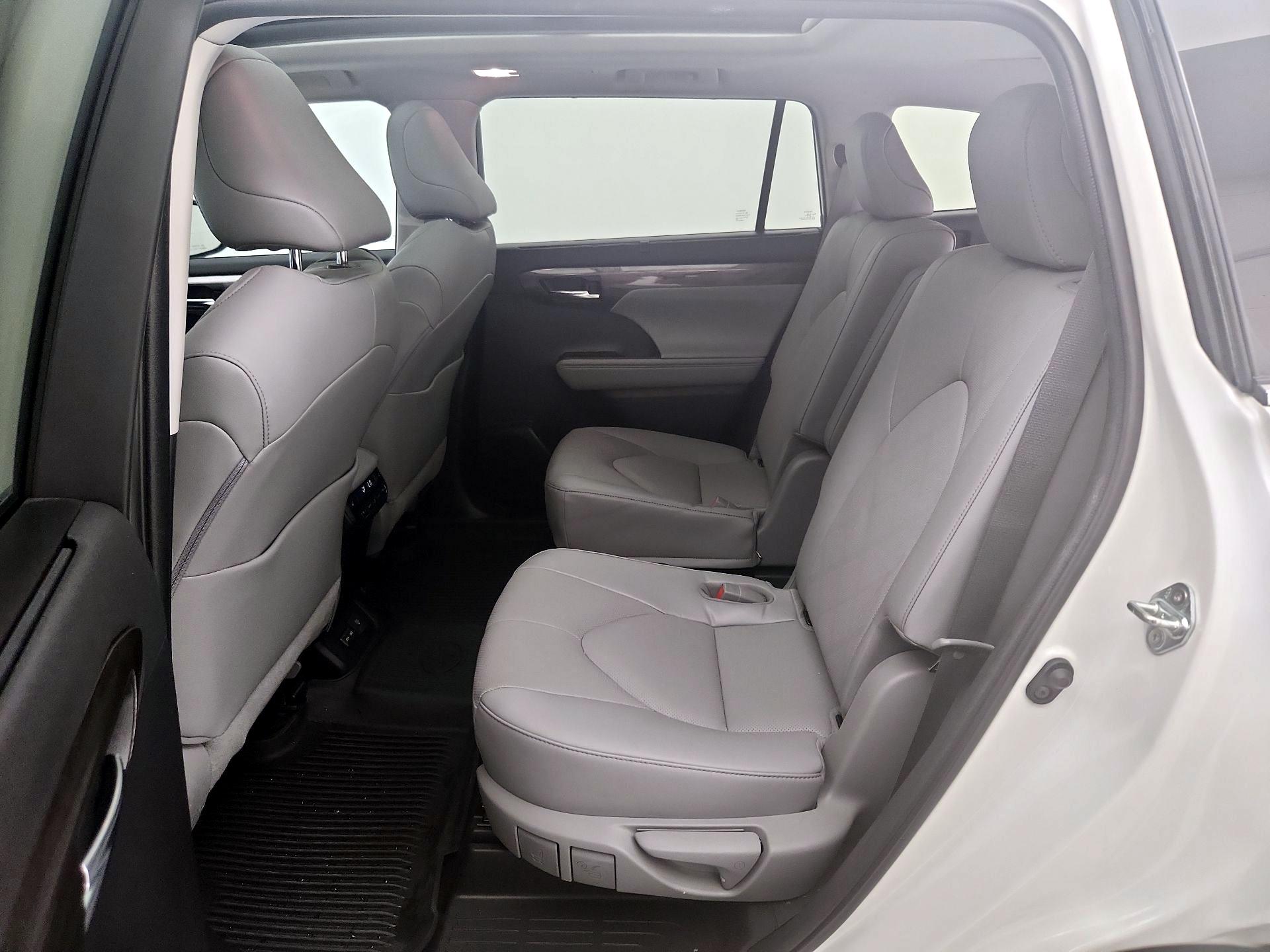 Thumbnail: 2023 Toyota Highlander - 20