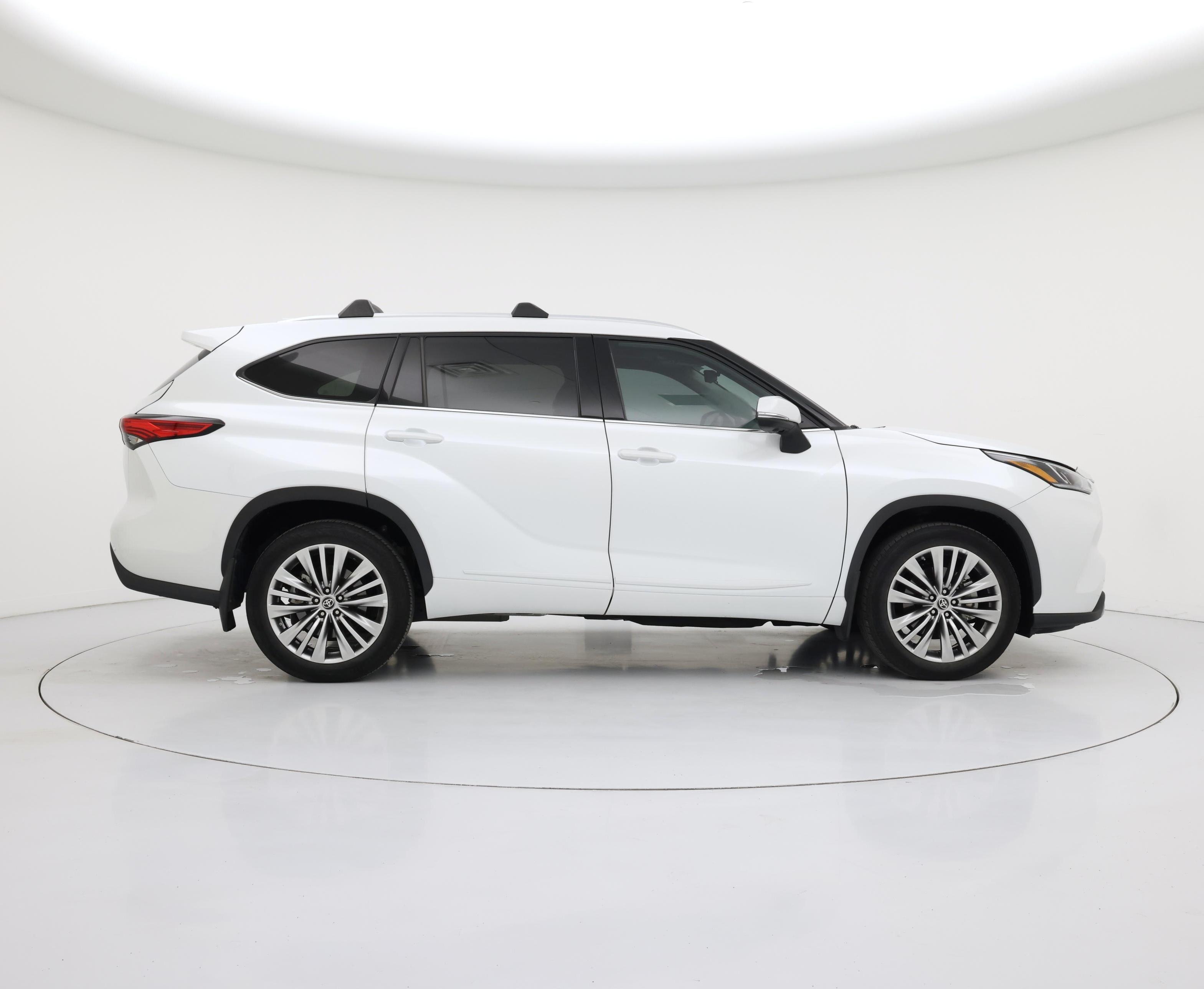 Thumbnail: 2023 Toyota Highlander - 7