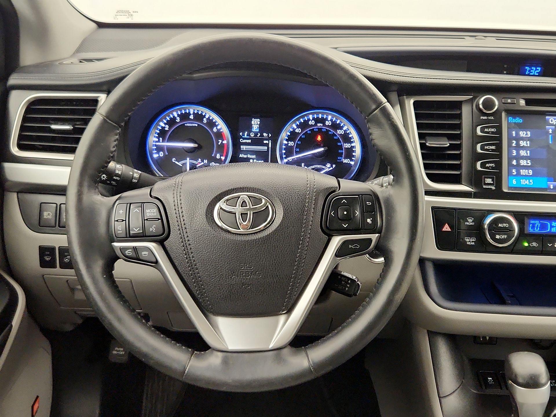 Thumbnail: 2015 Toyota Highlander - 10