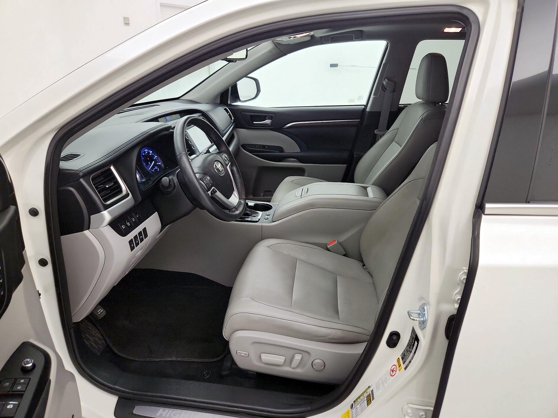 Thumbnail: 2015 Toyota Highlander - 11