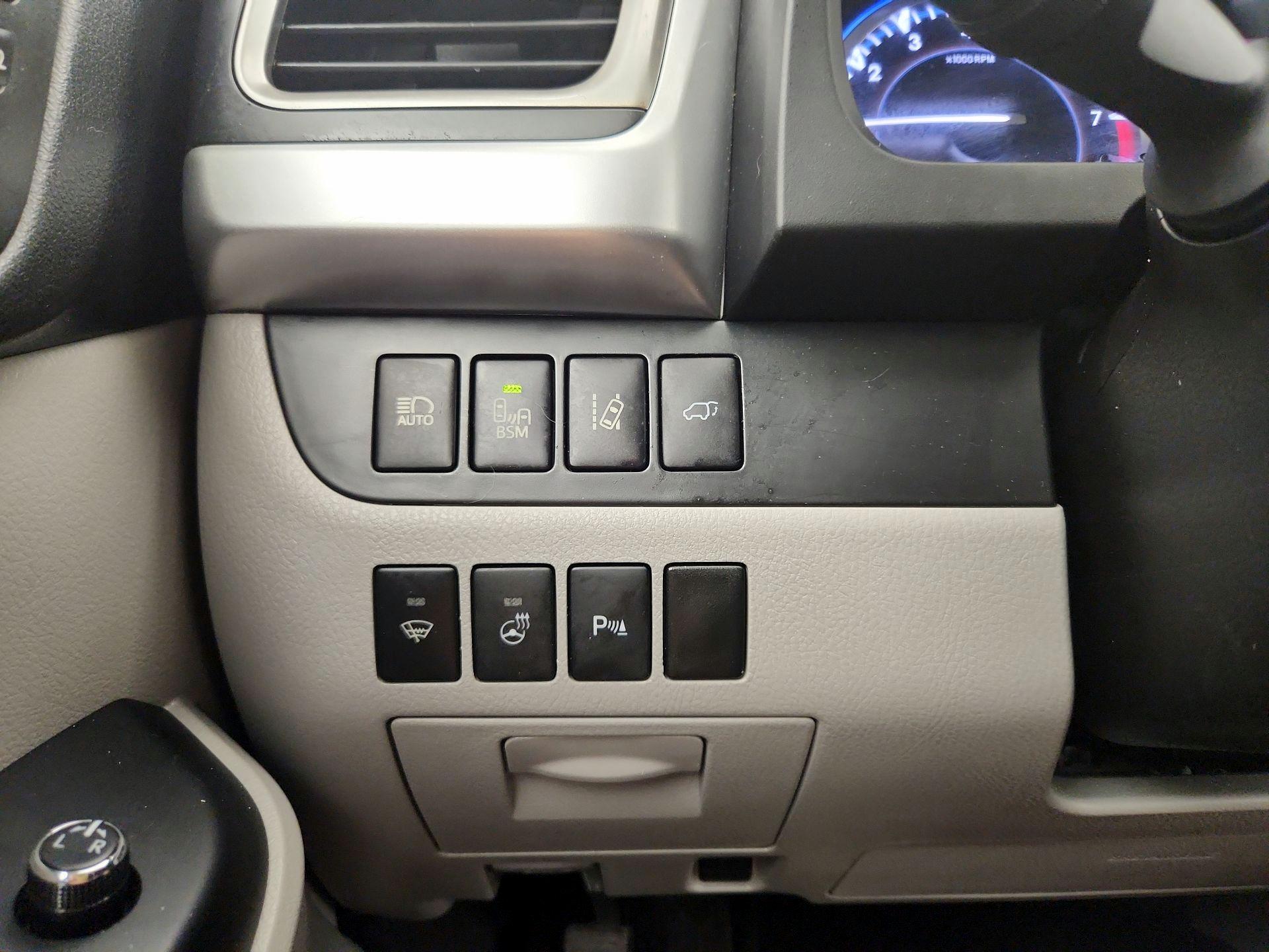 Thumbnail: 2015 Toyota Highlander - 13