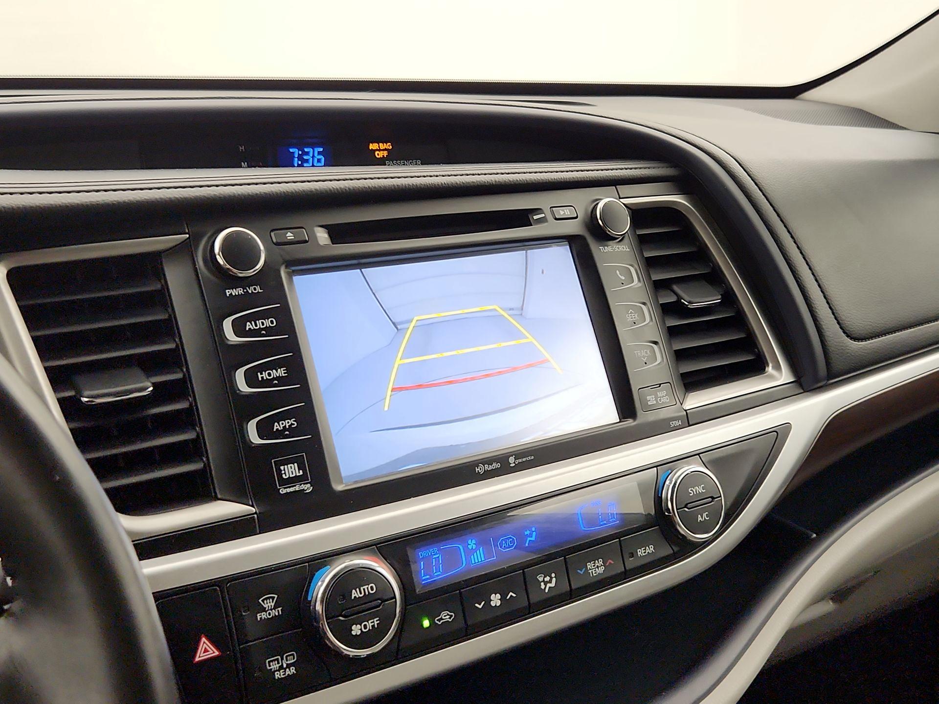Thumbnail: 2015 Toyota Highlander - 15