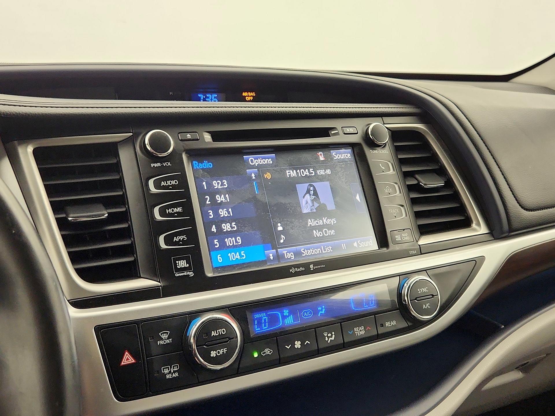Thumbnail: 2015 Toyota Highlander - 16